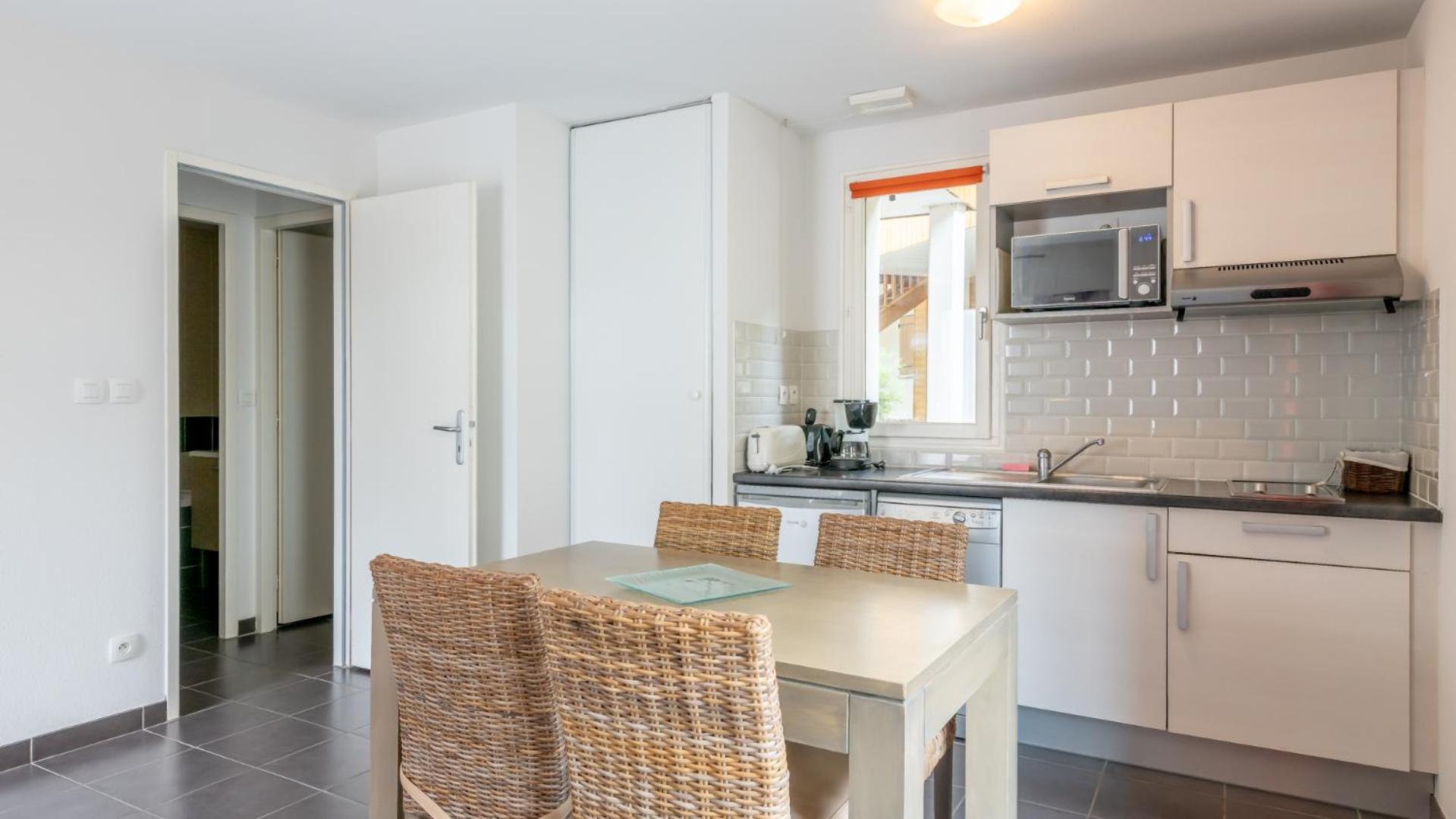 One-Bedroom Apartment (4 Adults) - Photo 5