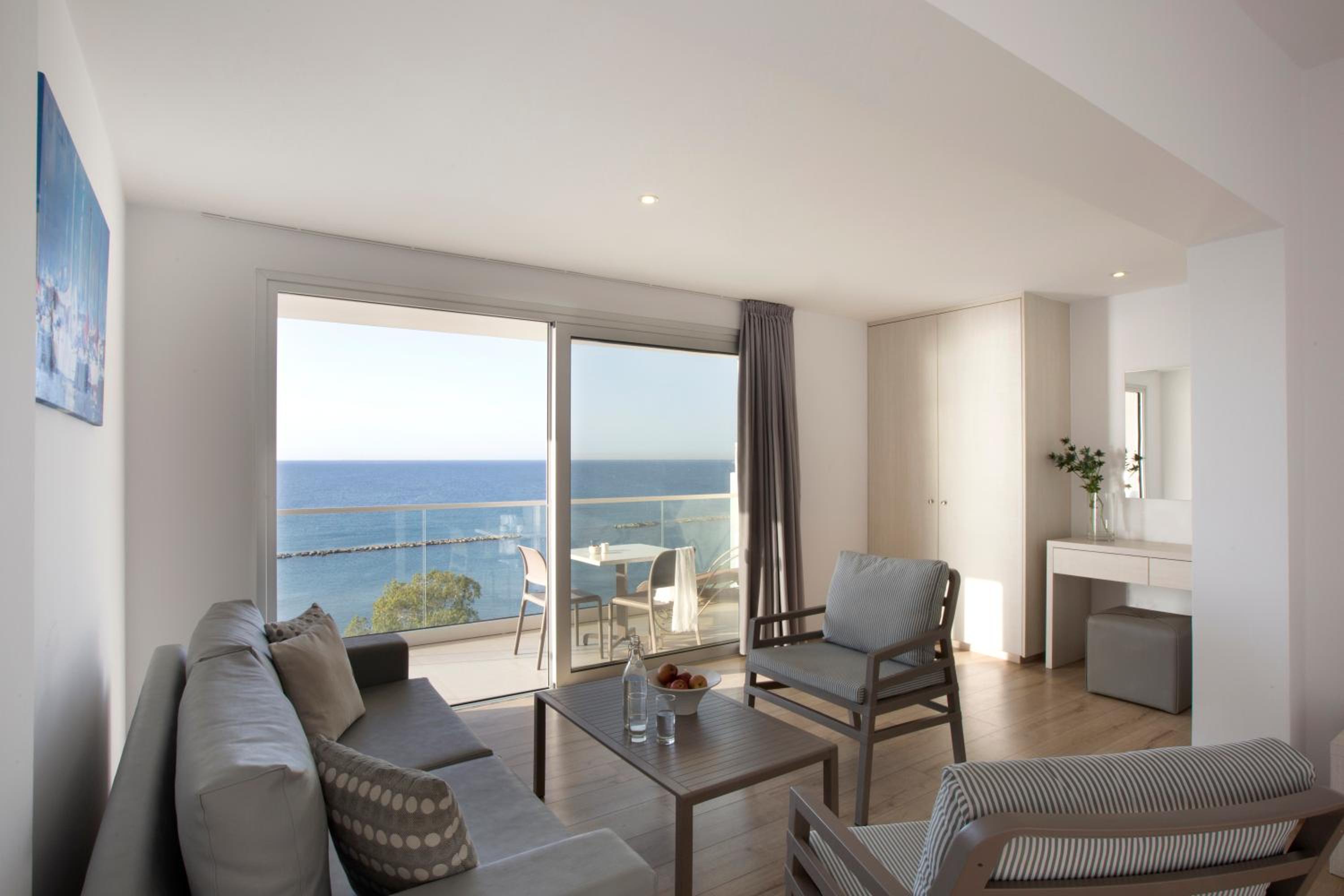 Sea View Suite (2 Adults + 2 Children) photo 2
