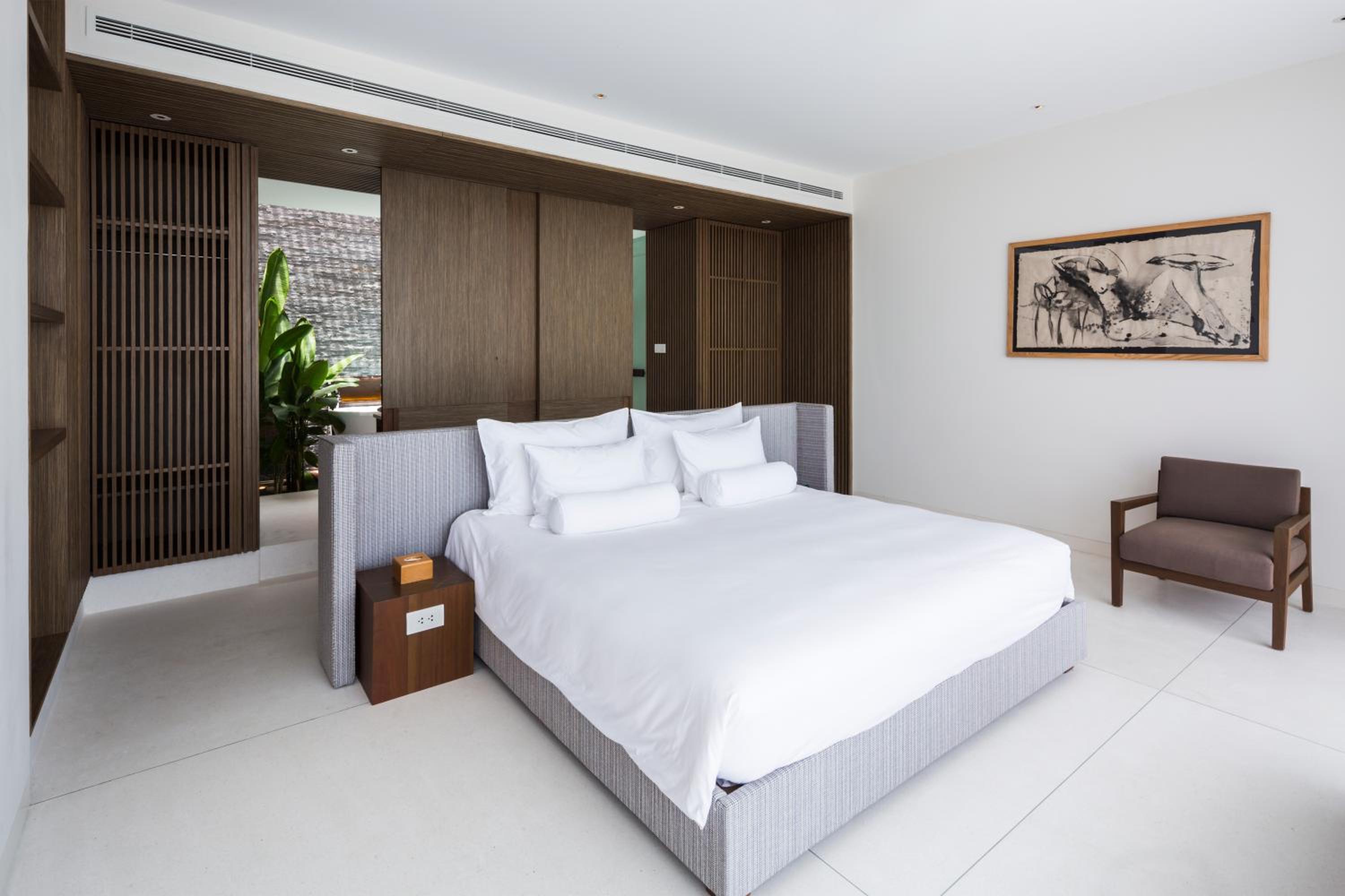 Three-Bedroom Villa with Private Pool and Bathtub
