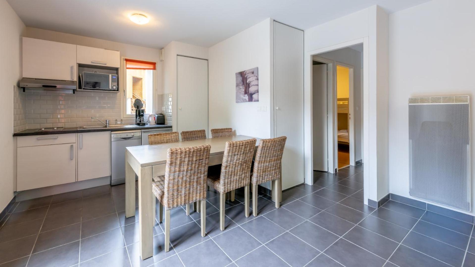 Two-Bedroom Apartment (6 Adults) - Photo 8