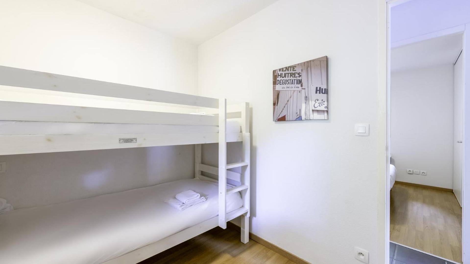 Two-Bedroom Apartment (6 Adults) - Photo 3