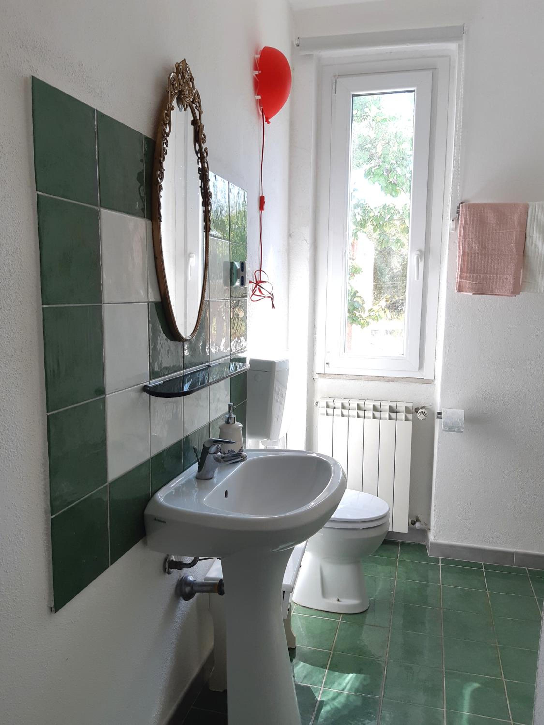 Six-Bedroom House photo 2