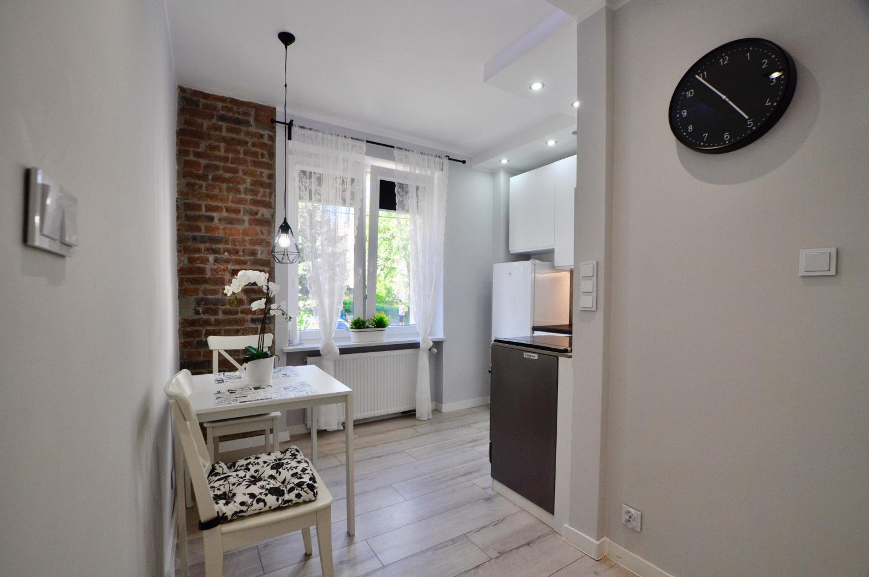 One-Bedroom Apartment - Photo 9