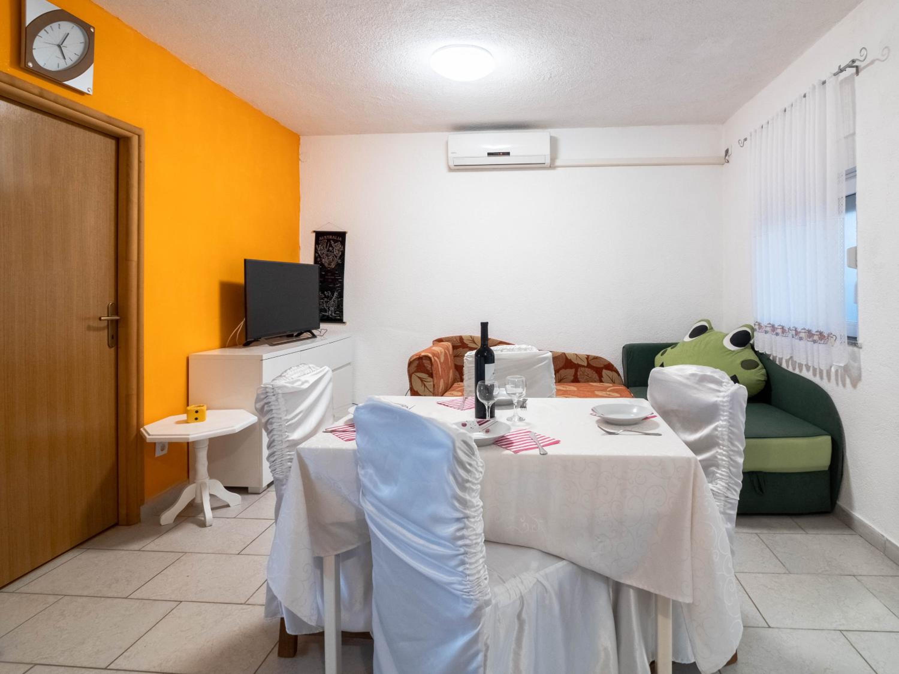 One-Bedroom Apartment with Terrace - Photo 18