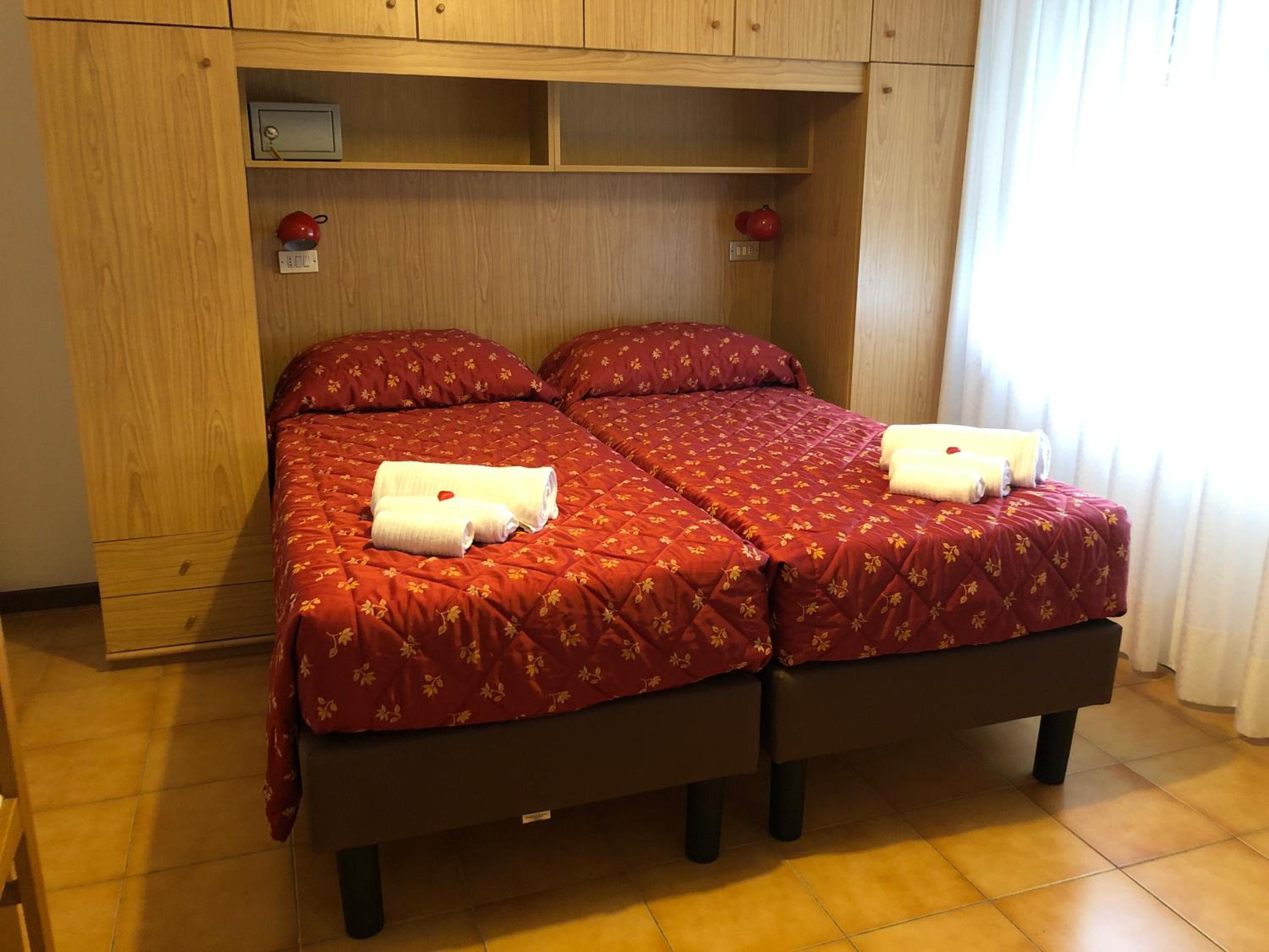 Economy Double or Twin Room photo 3