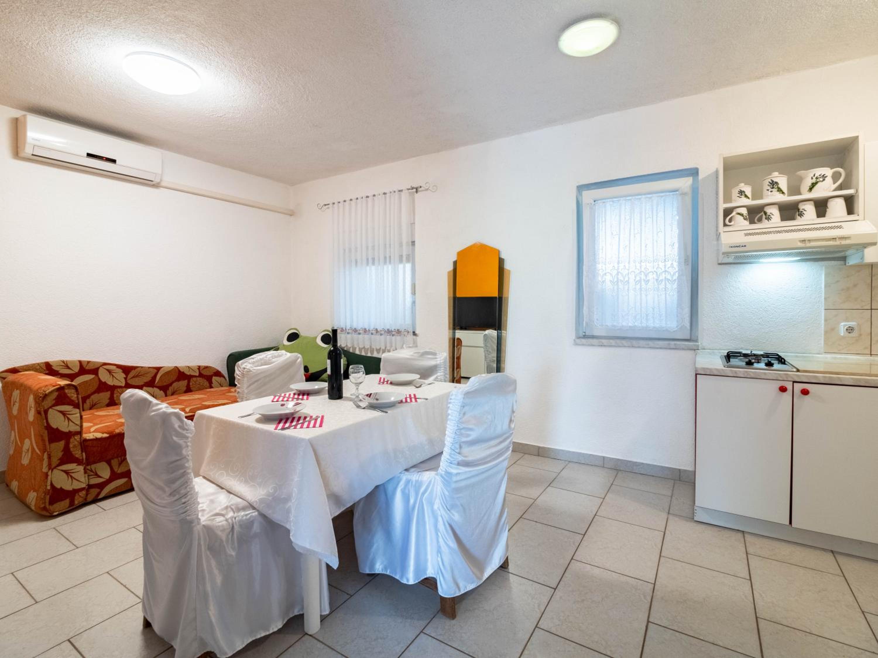 One-Bedroom Apartment with Terrace - Photo 13