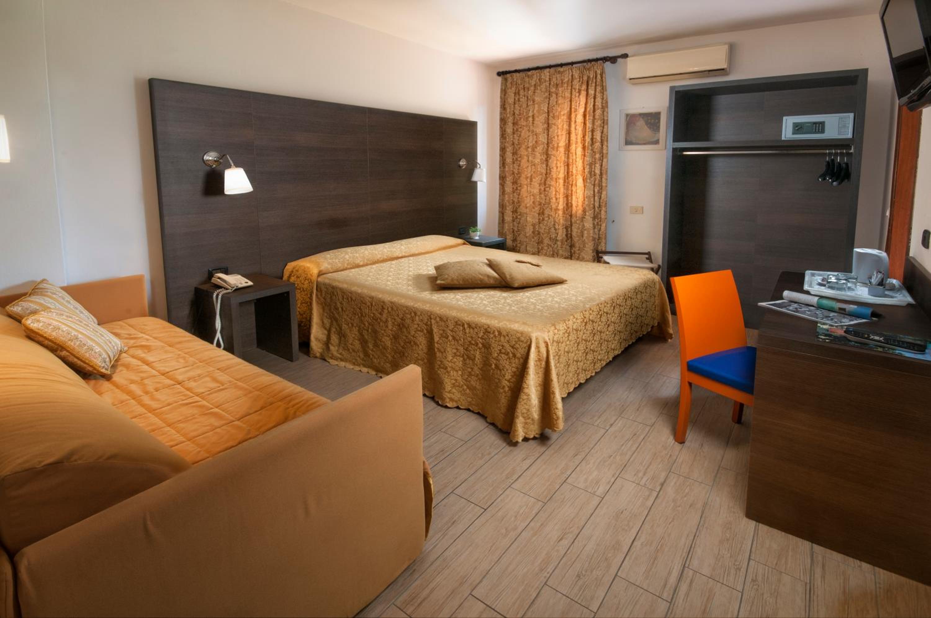 Deluxe Double or Twin Room - Photo 1