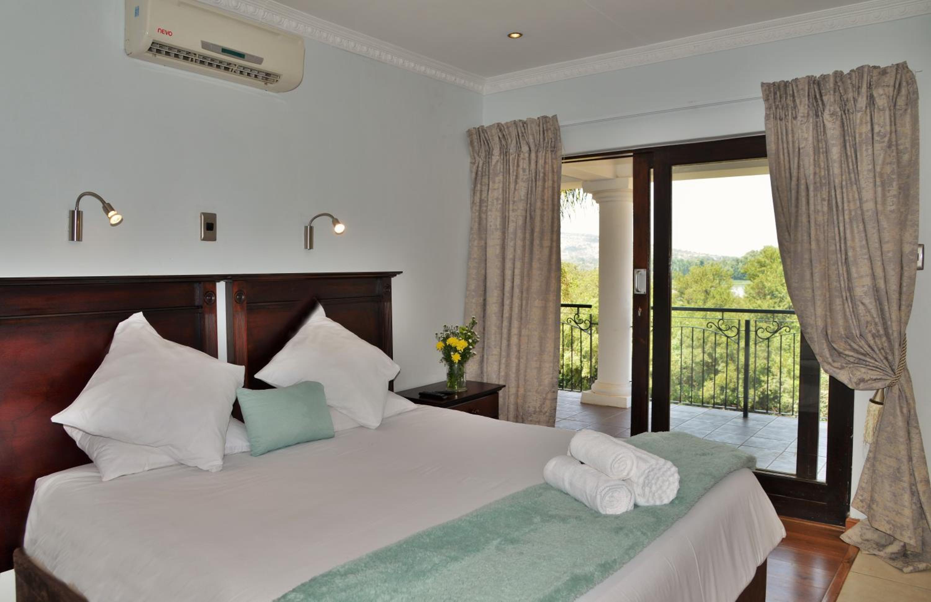 Basic King Room - Photo 6