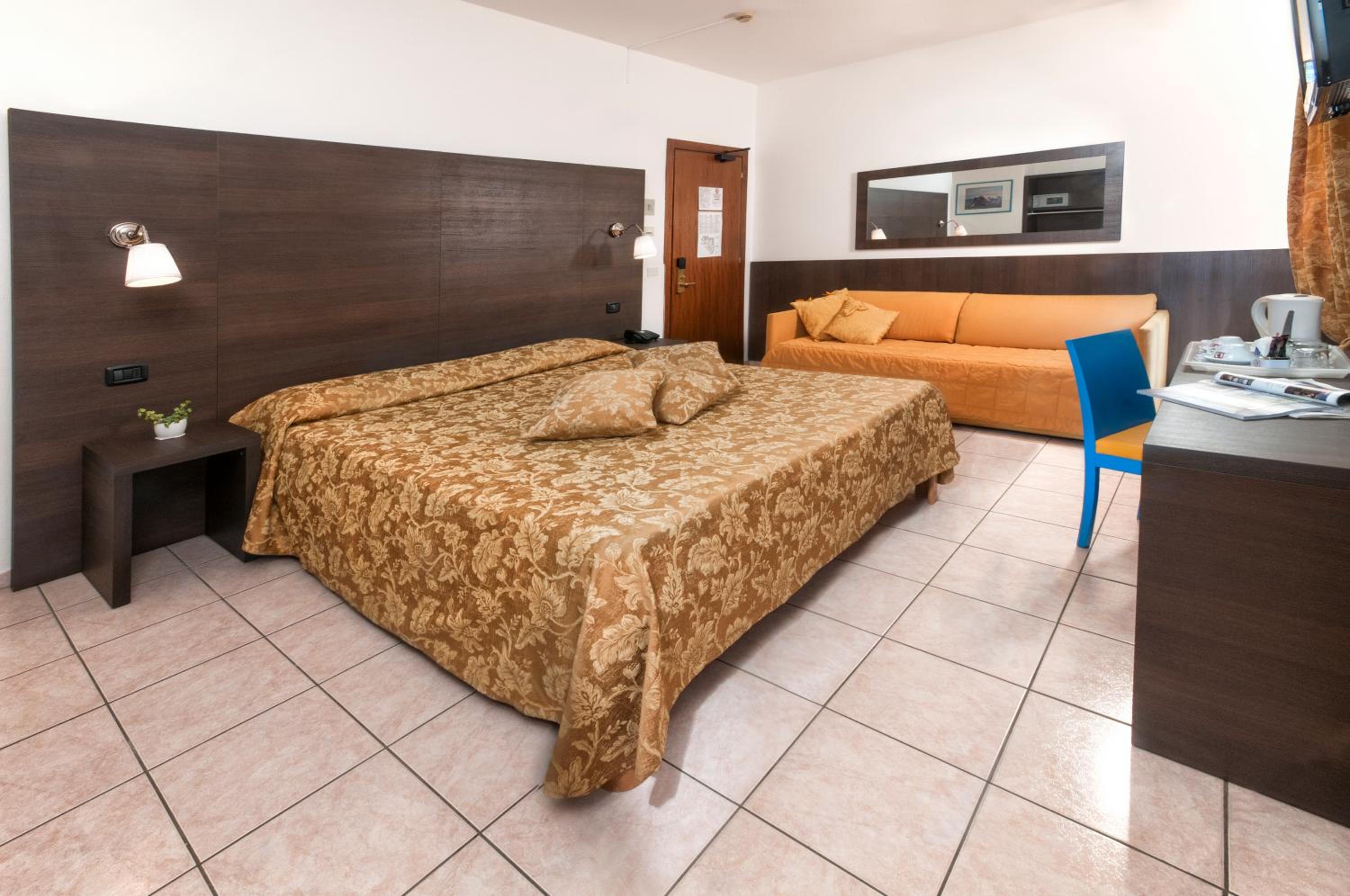 Triple Room - Photo 1