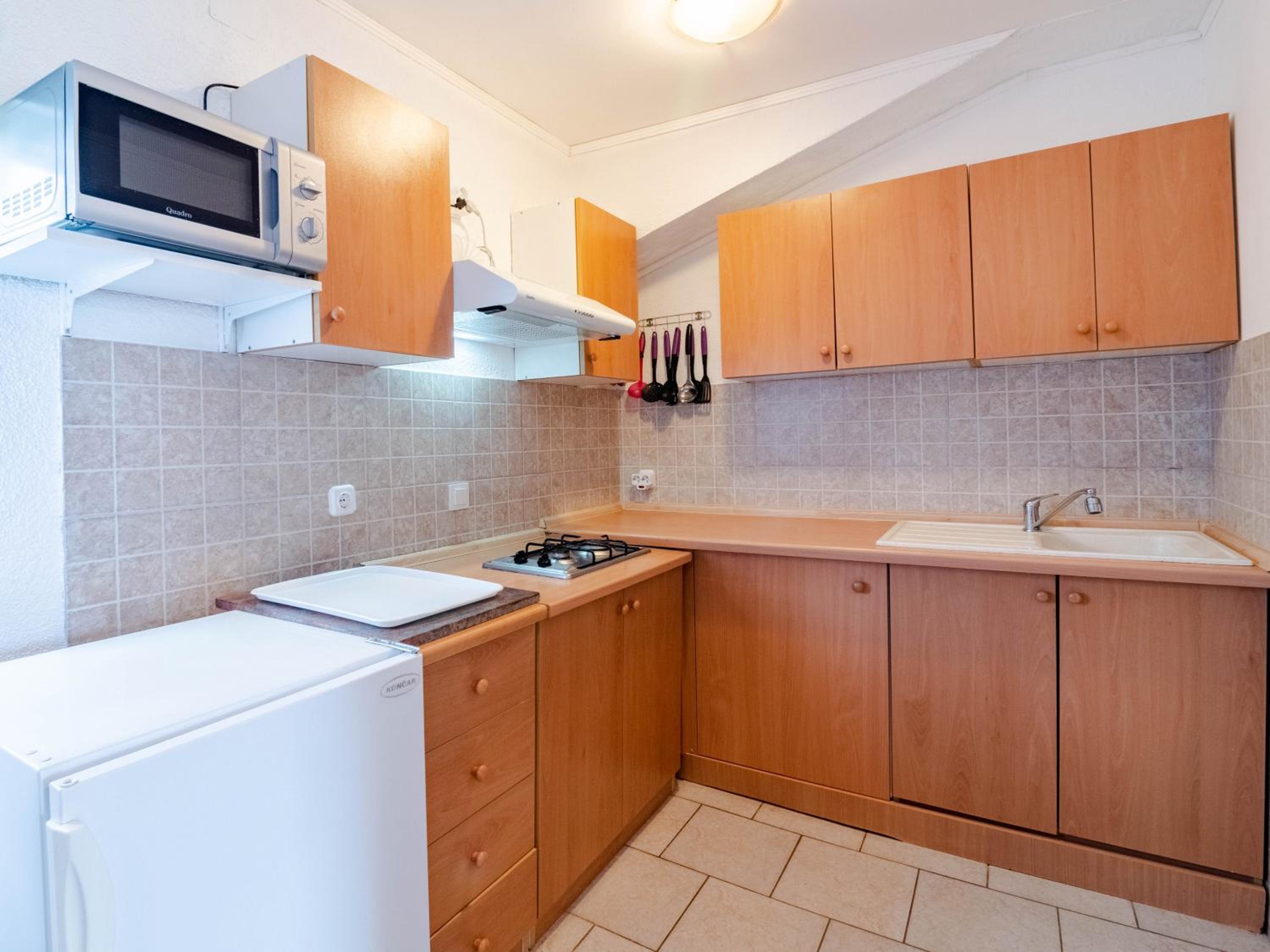 One-Bedroom Apartment with Balcony - Photo 5