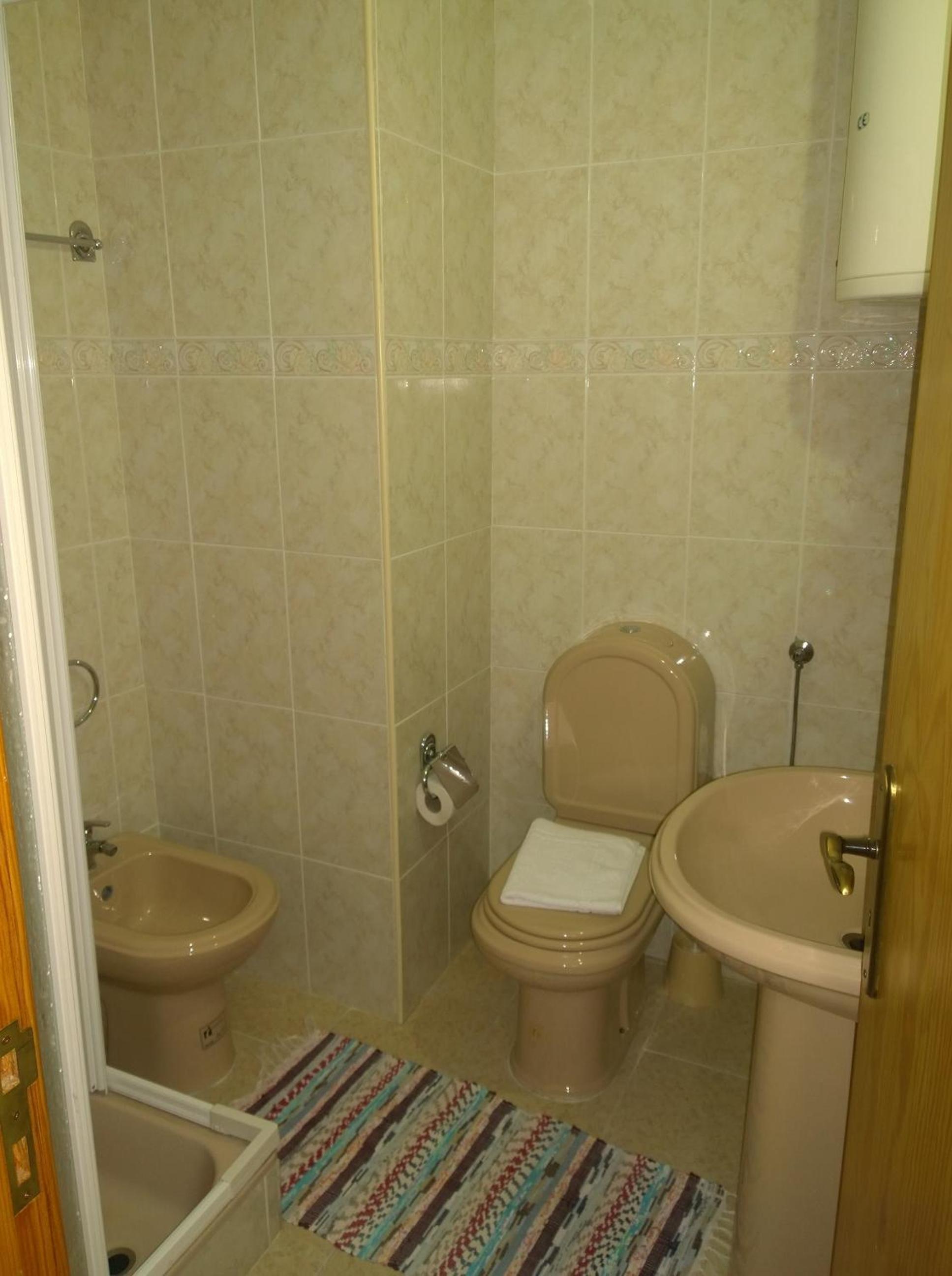 Double Room with Balcony - Photo 3