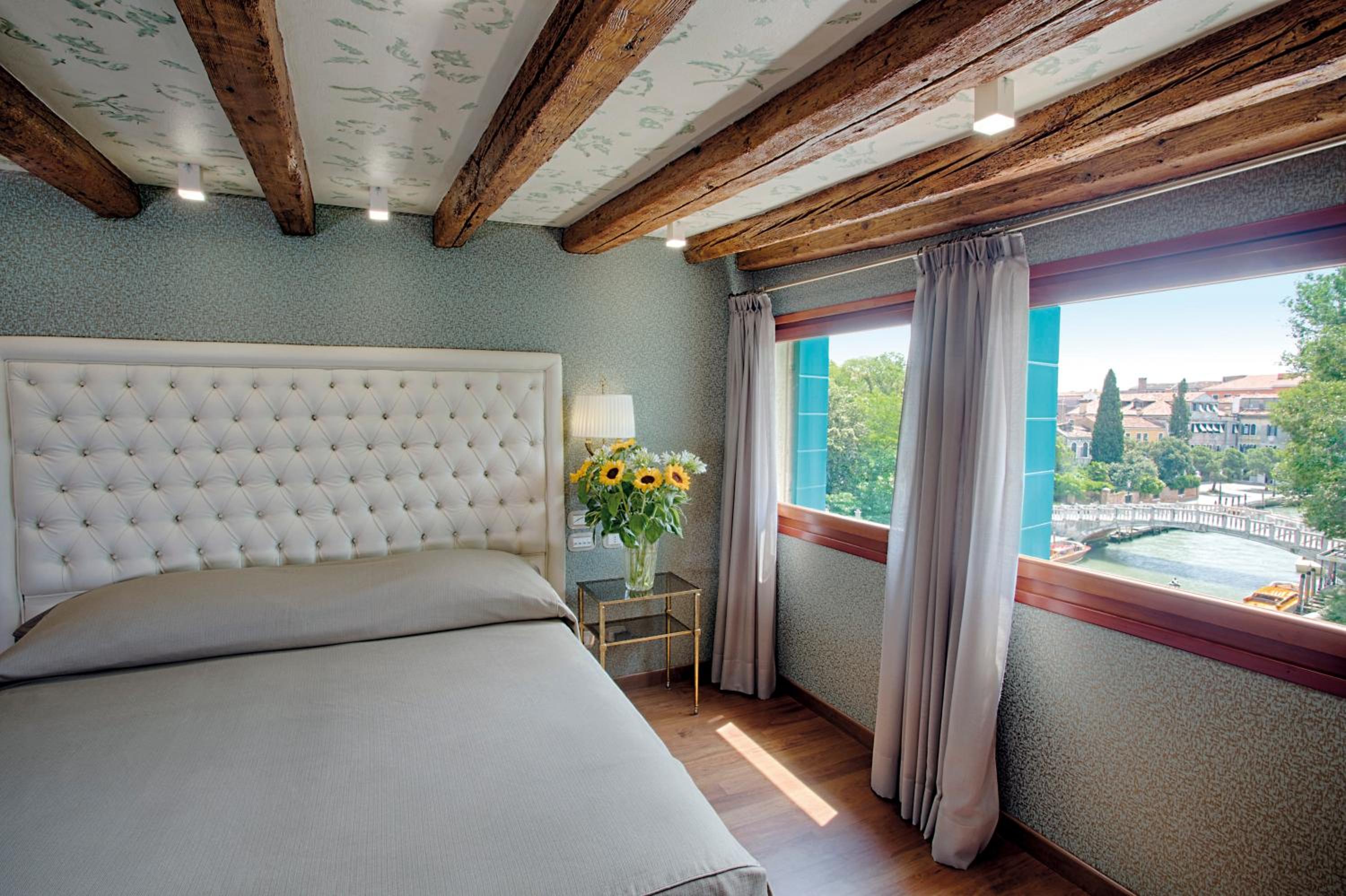 Deluxe Double or Twin Room with Canal View