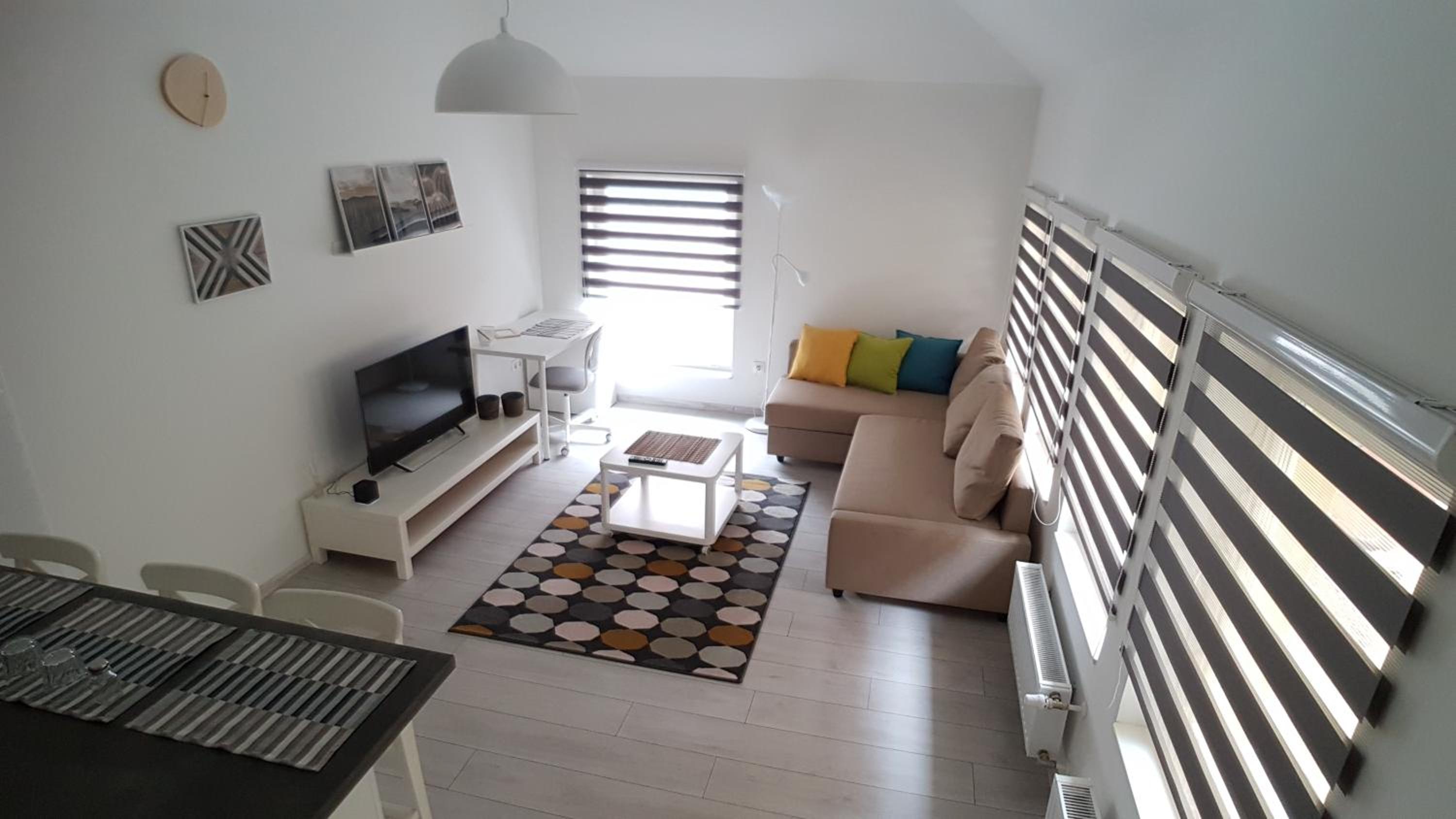 One-Bedroom Apartment photo 1