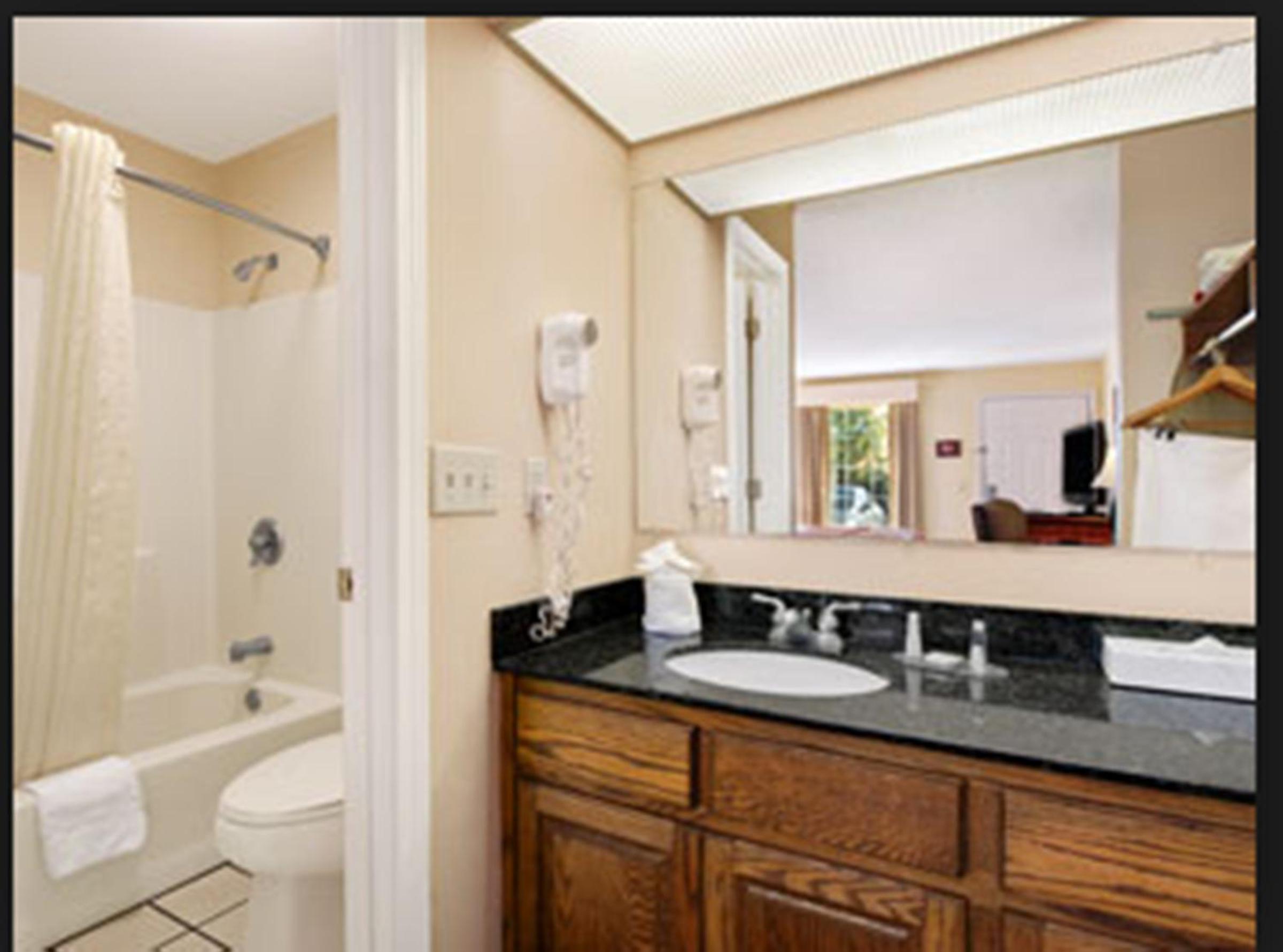 King Room - Non-Smoking photo 3