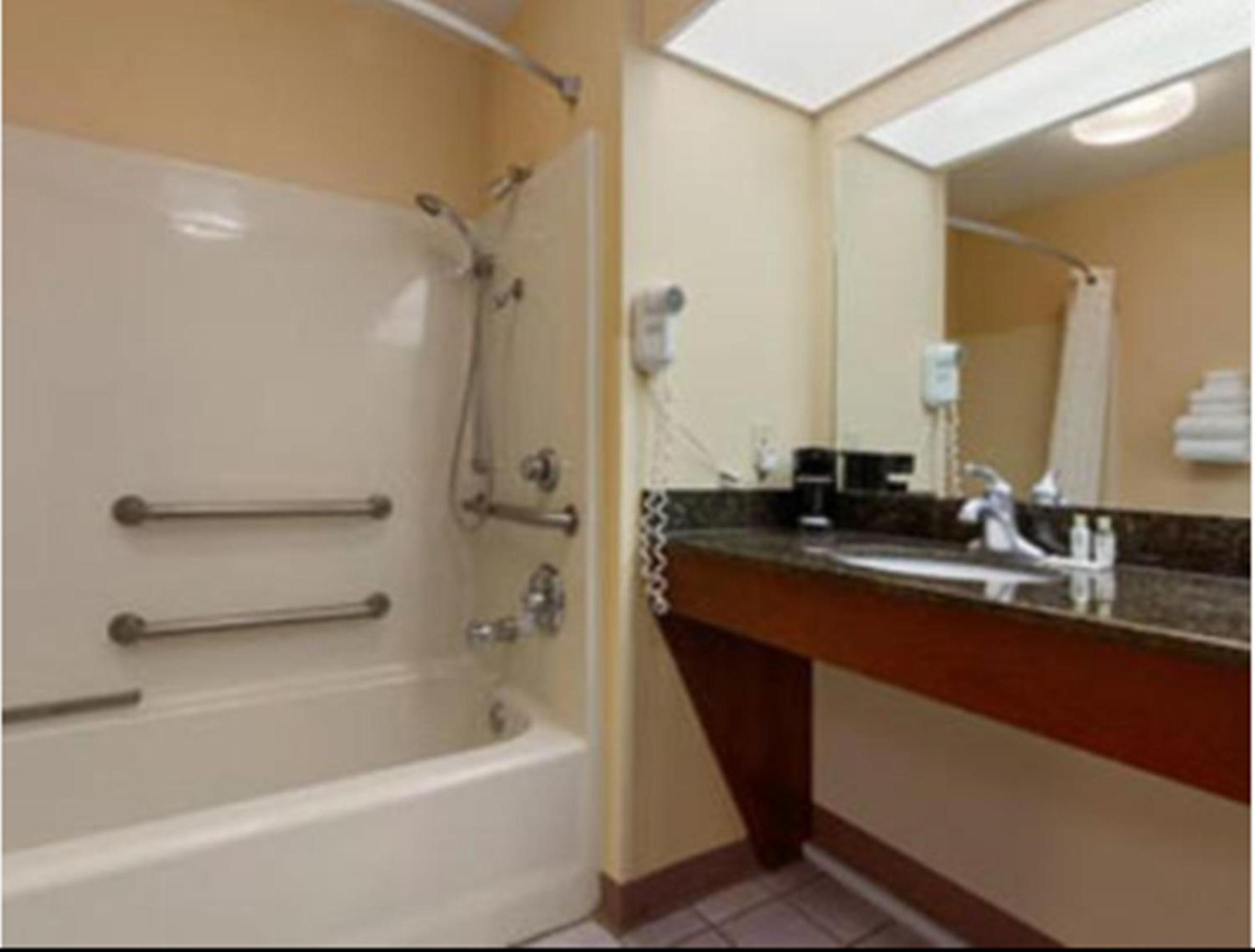 King Room - Non-Smoking - Photo 7