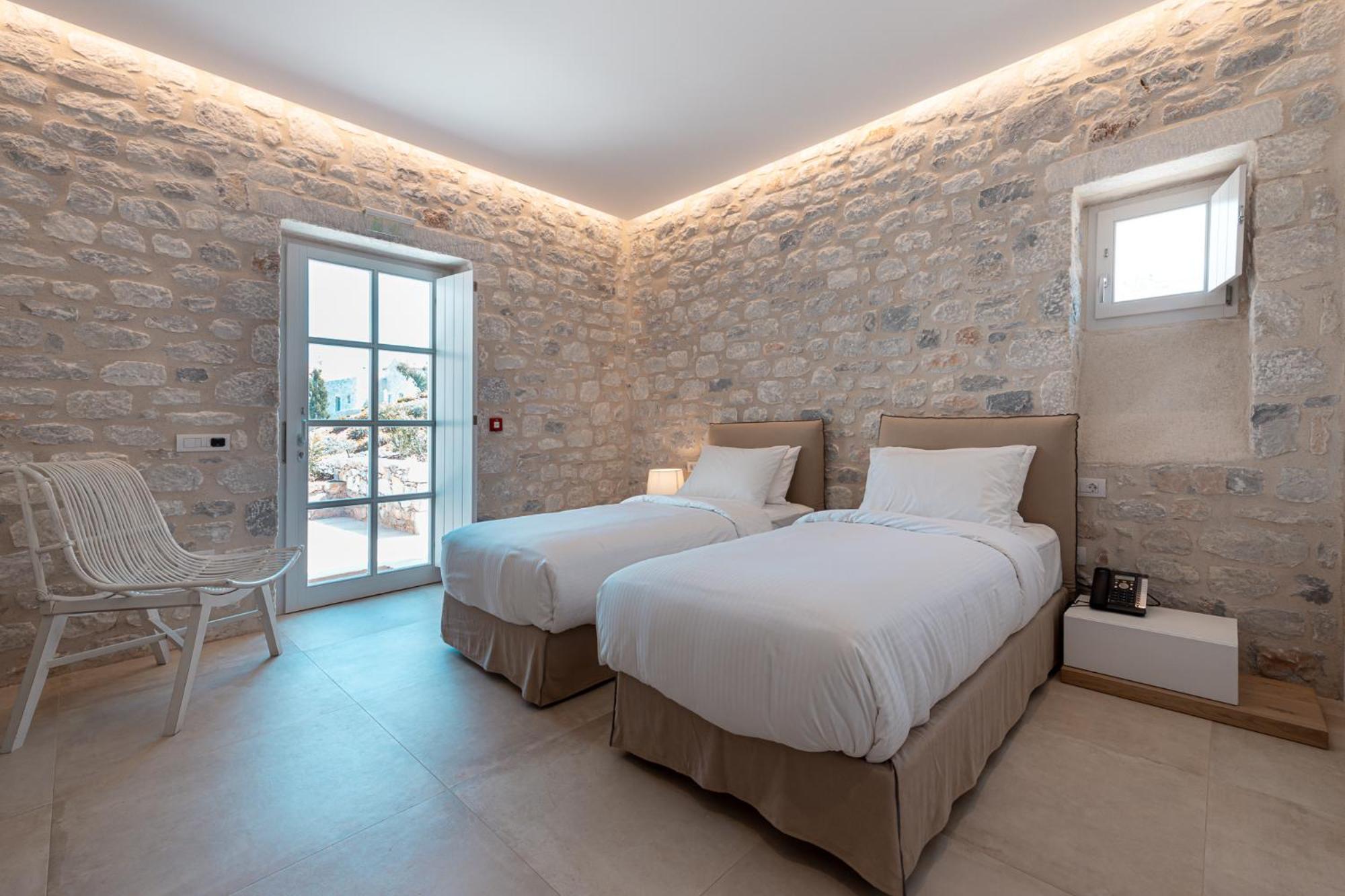Deluxe Double Room with Side Sea View