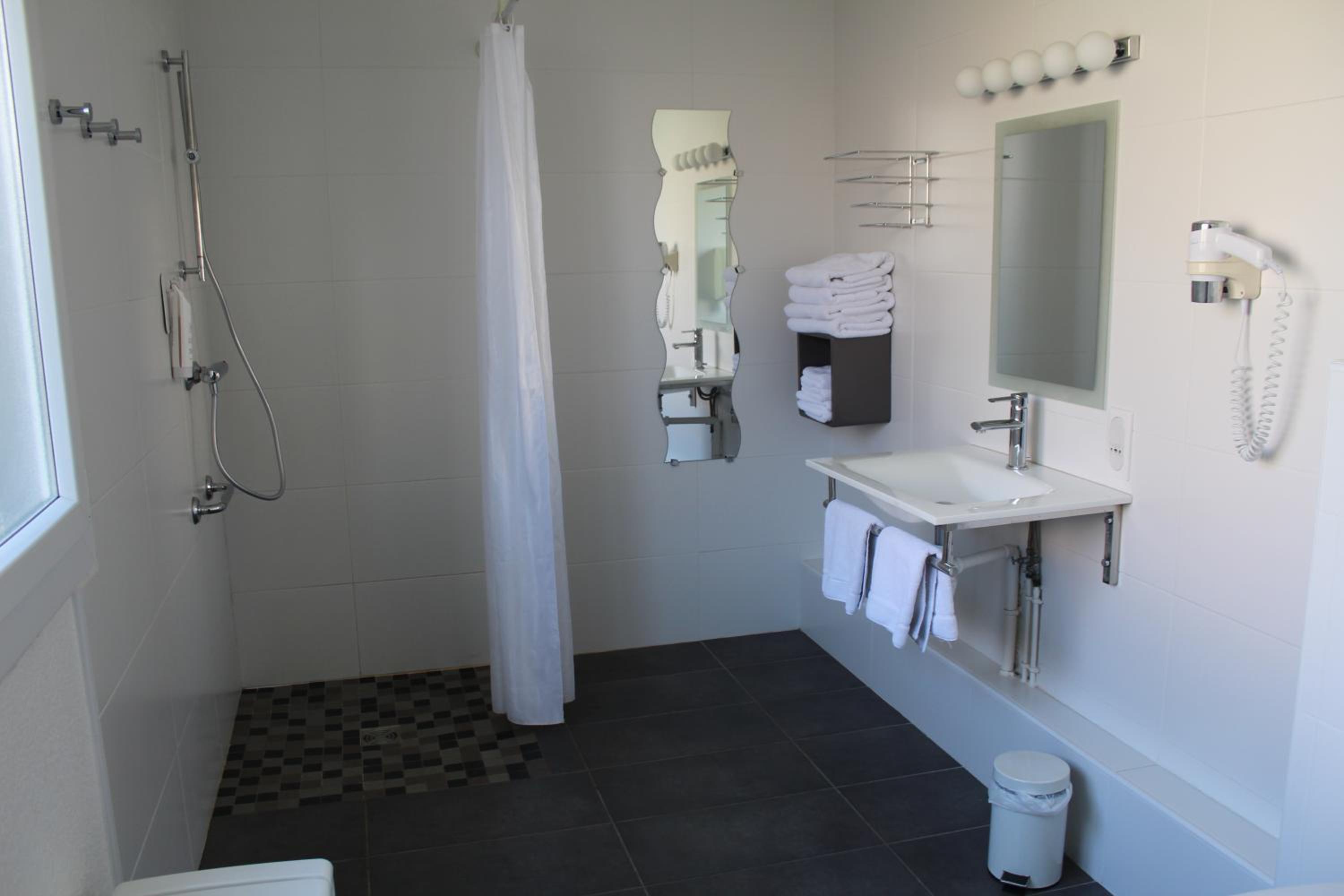 Quadruple Room - Photo 4