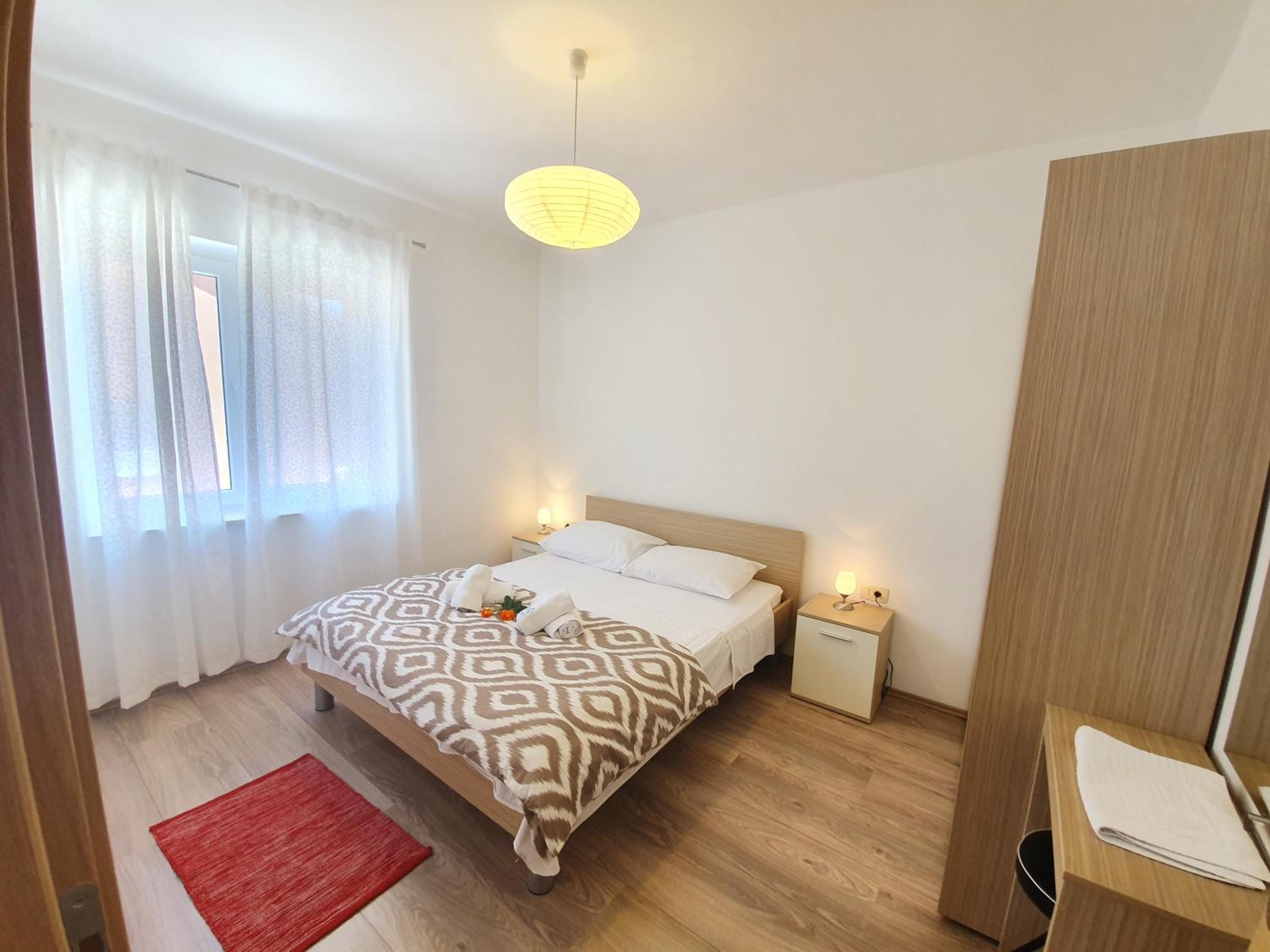 Luxury One-Bedroom Apartment with Terrace - Photo 1