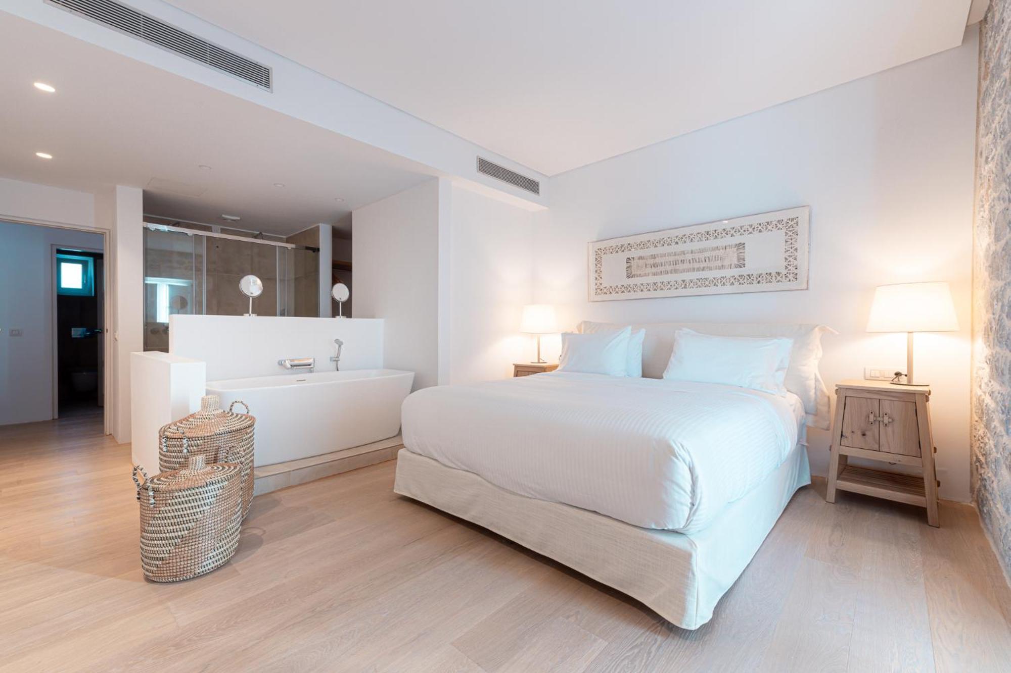 Two-Bedroom Suite - Photo 23