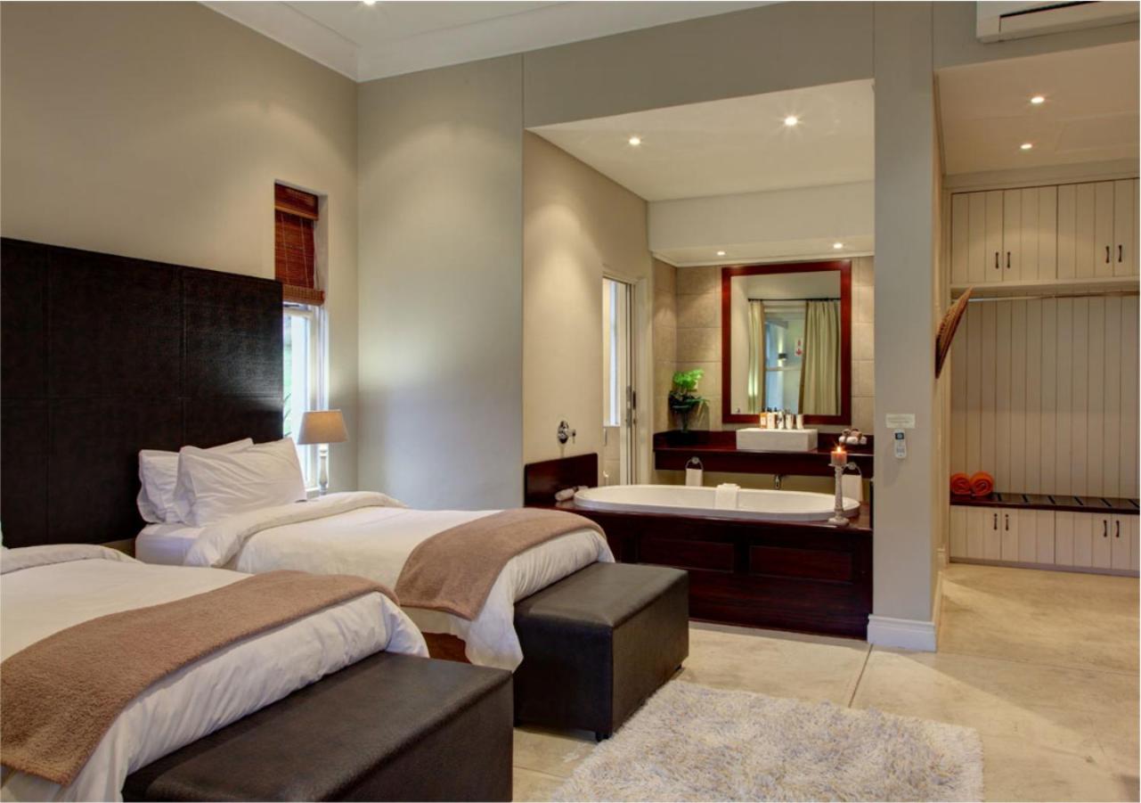 Luxury Twin Room photo 2