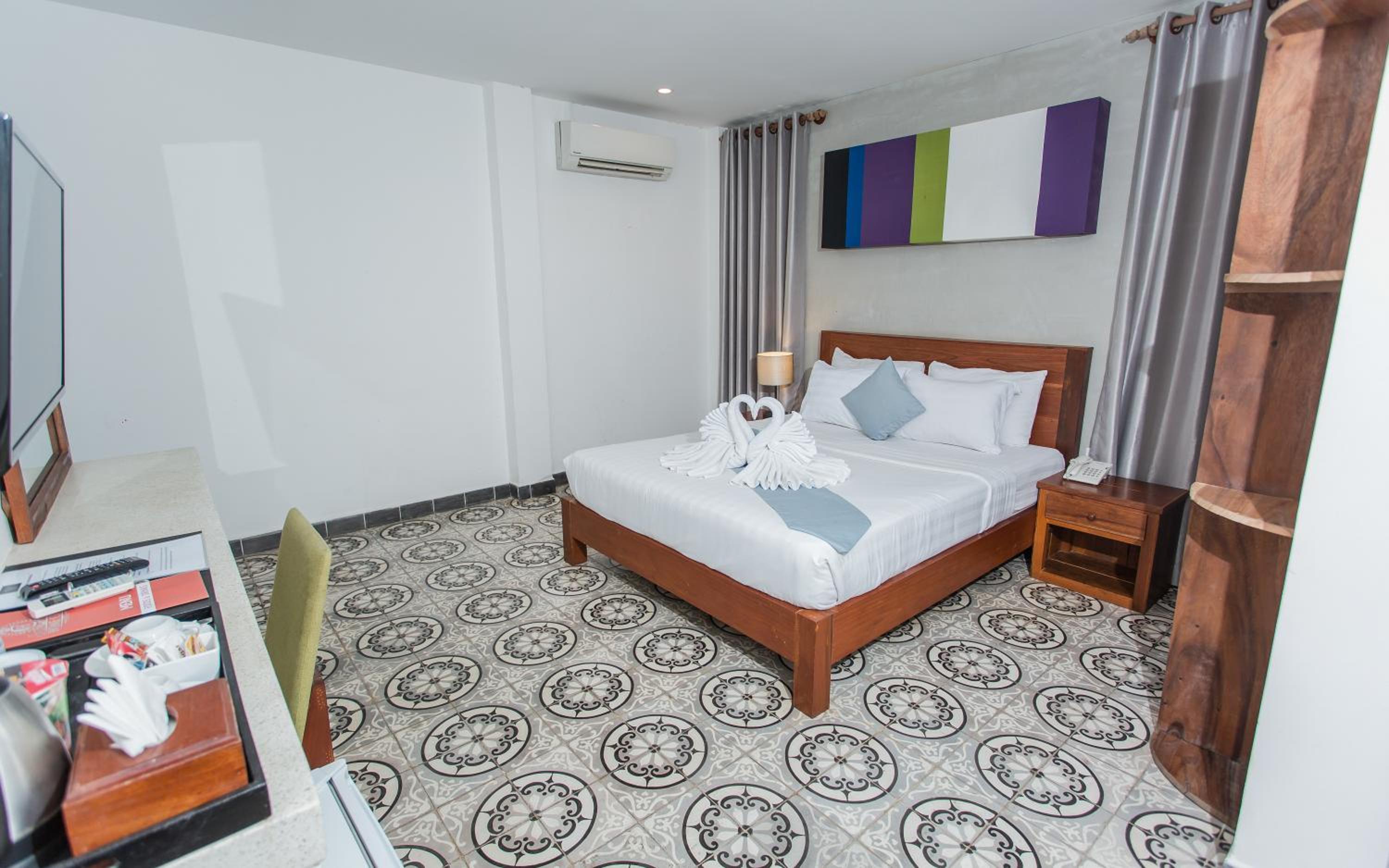 Deluxe Double Room With Balcony - Photo 13