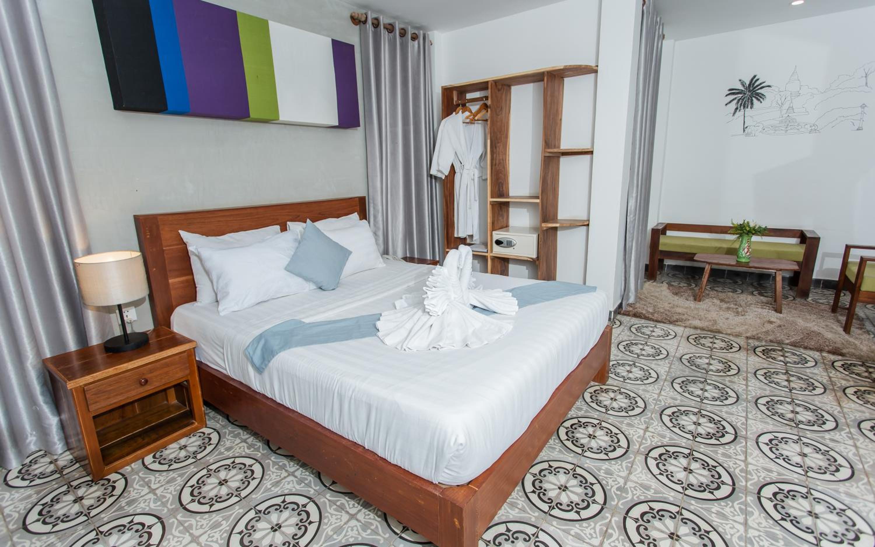 Deluxe Double Room With Balcony - Photo 11