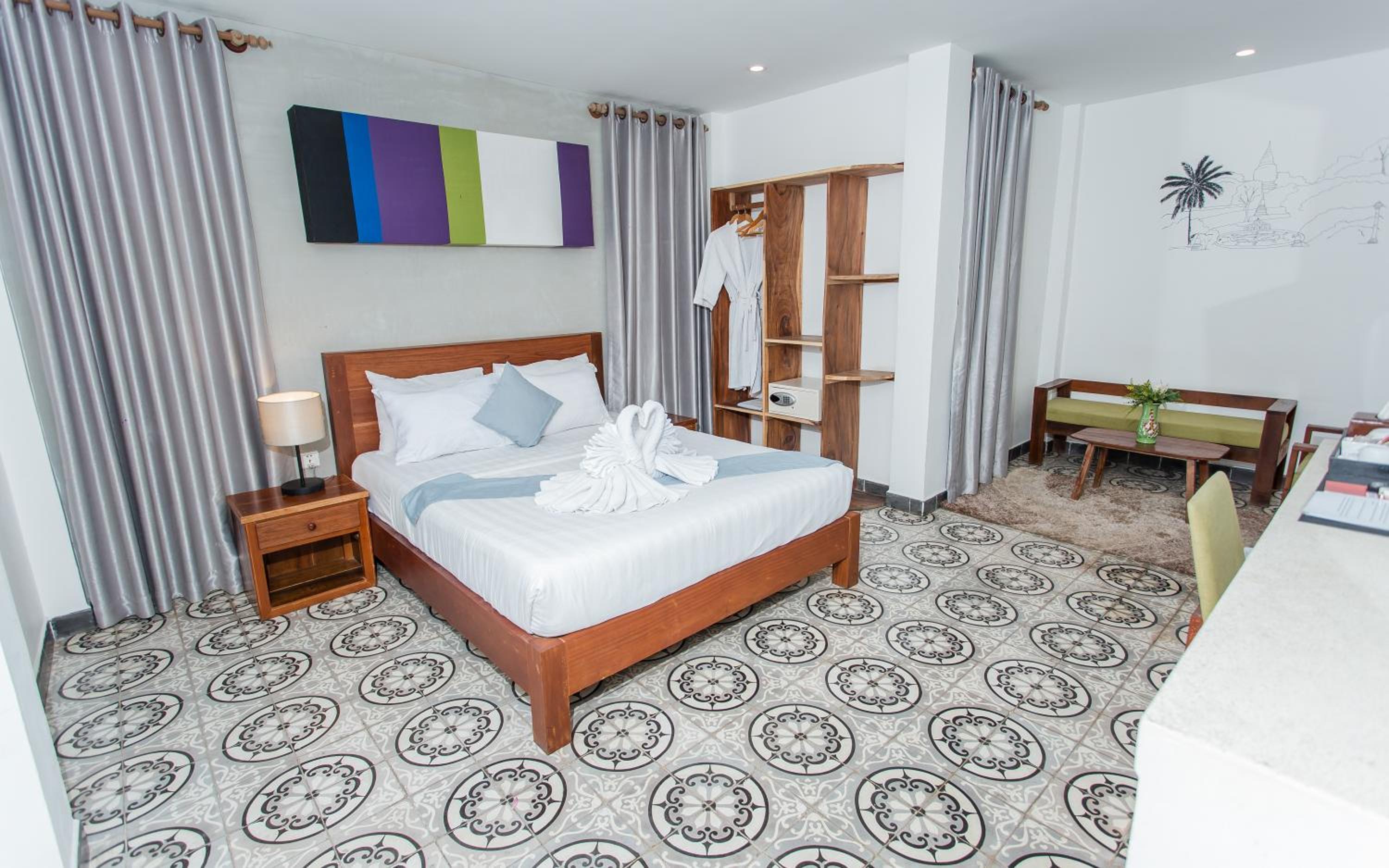 Deluxe Double Room With Balcony - Photo 12