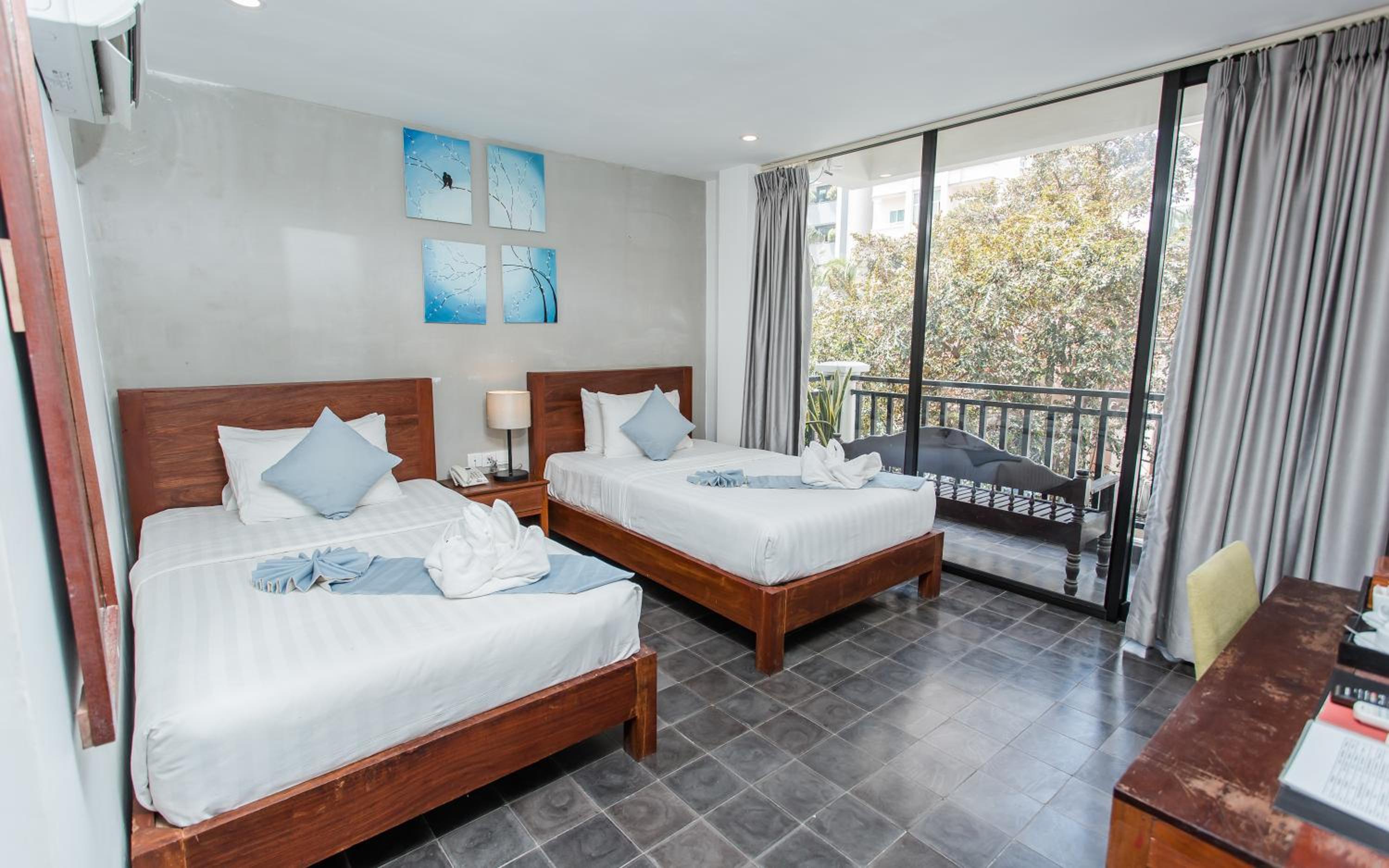 Deluxe Twin Room with Balcony photo 3