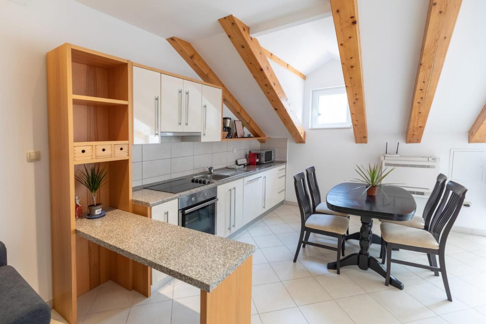 Apartment with Terrace - Photo 13