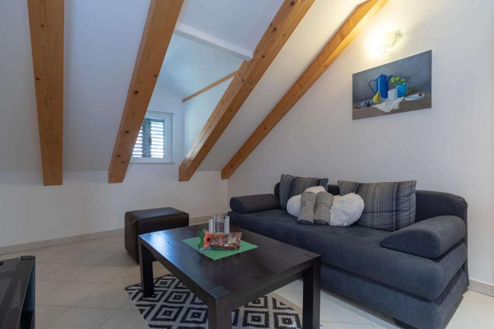 Apartment with Terrace - Photo 17
