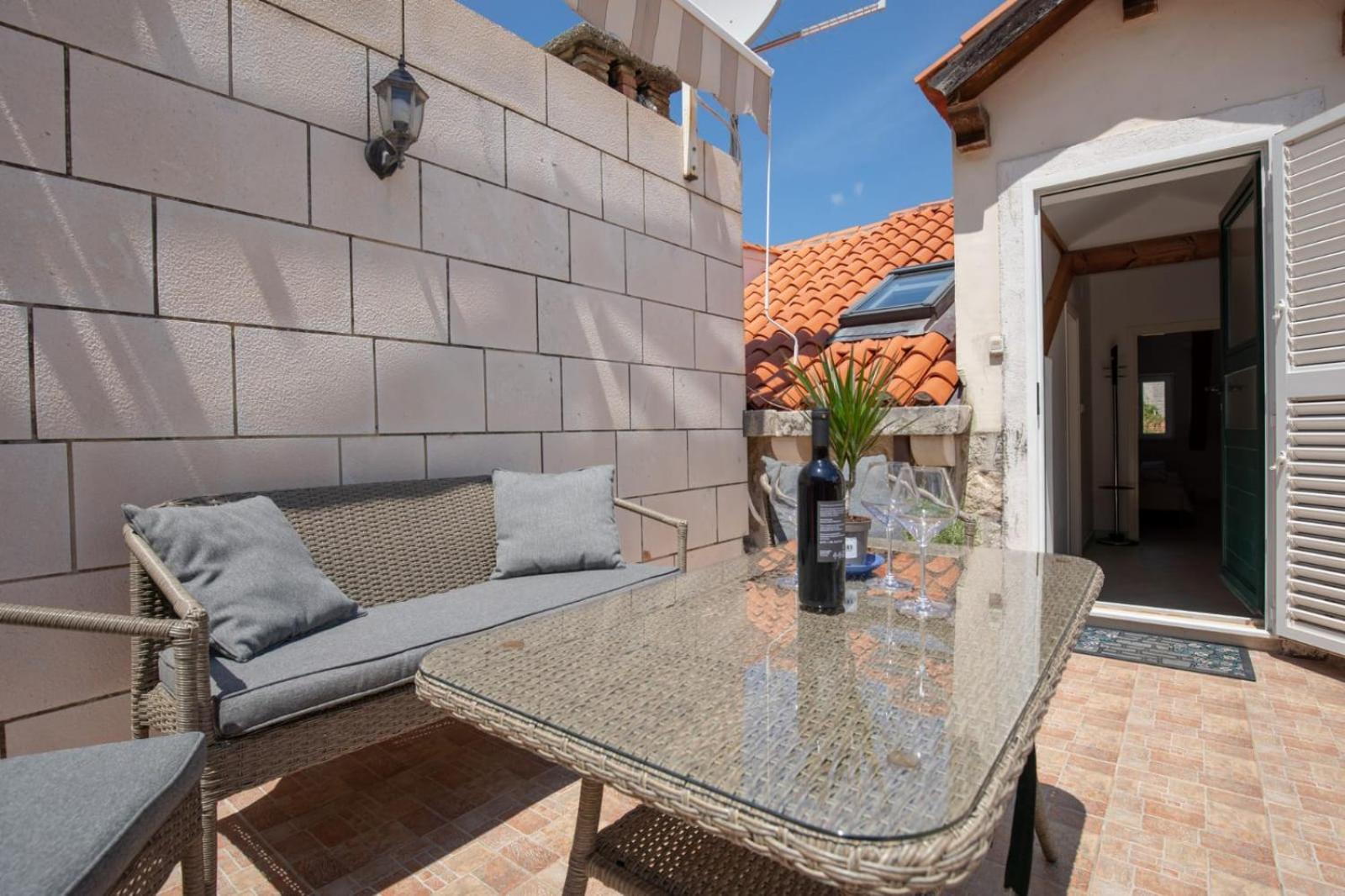 Apartment with Terrace - Photo 21