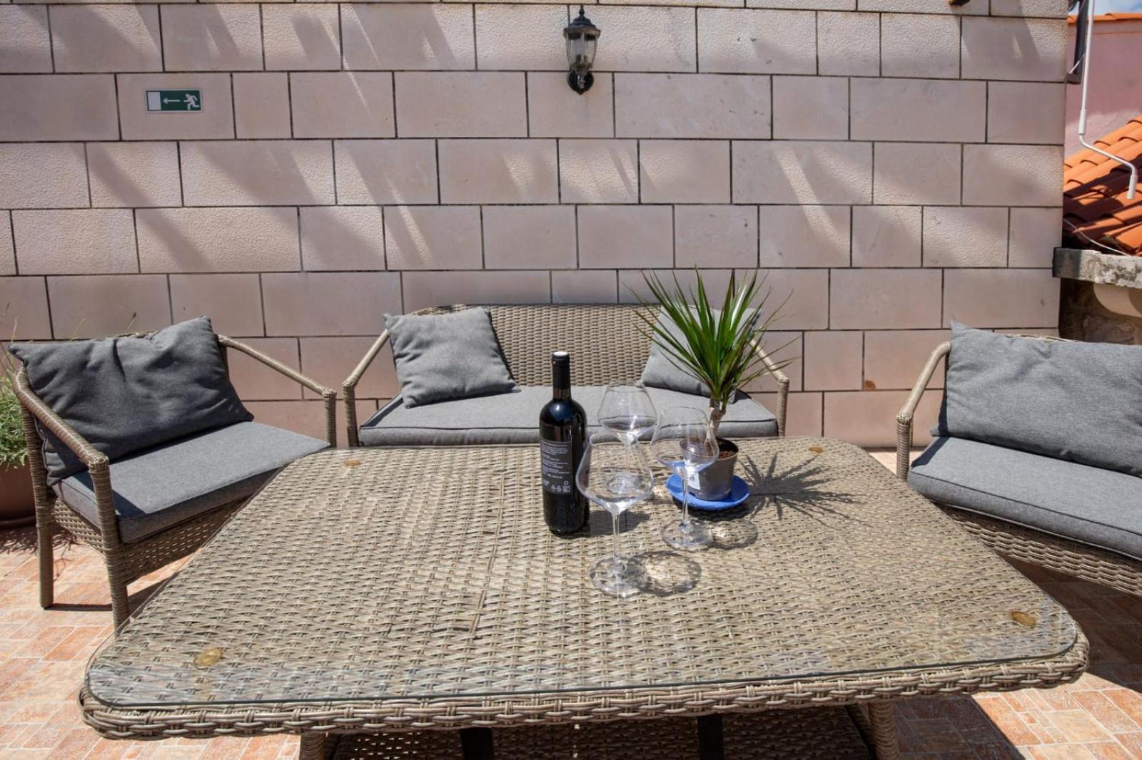 Apartment with Terrace - Photo 20