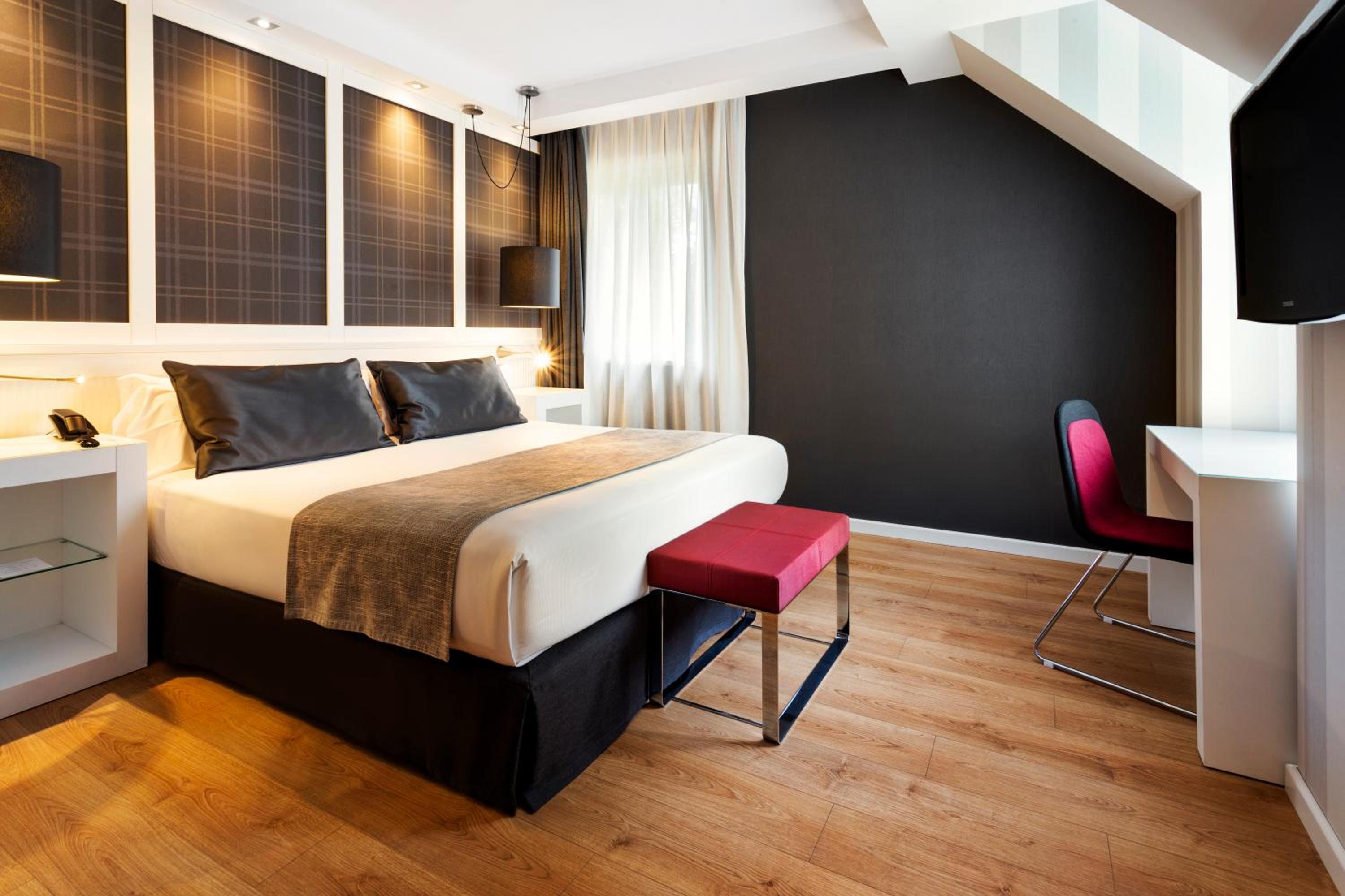 Double or Twin Room - Photo 4