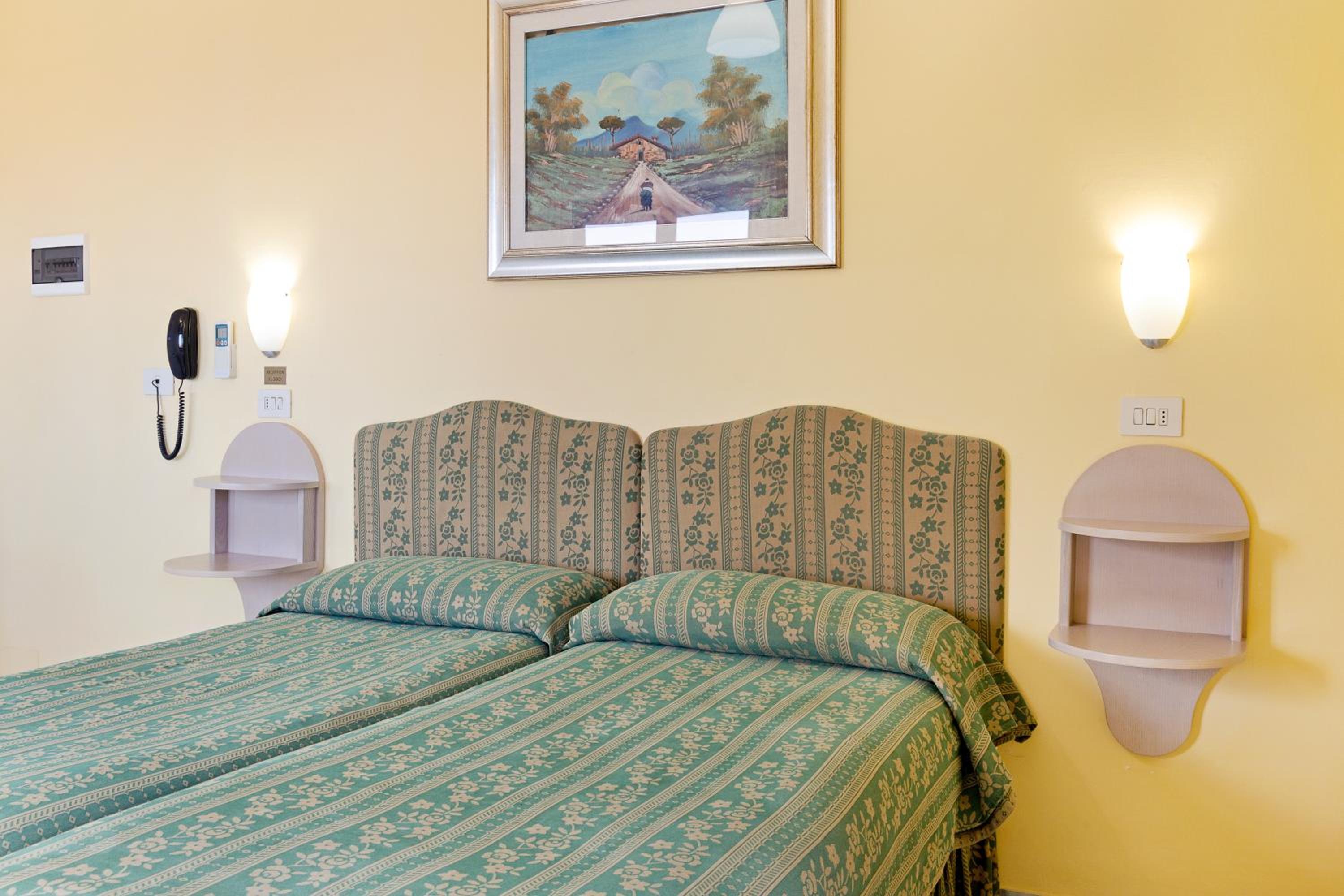 Standard Double Room photo 3