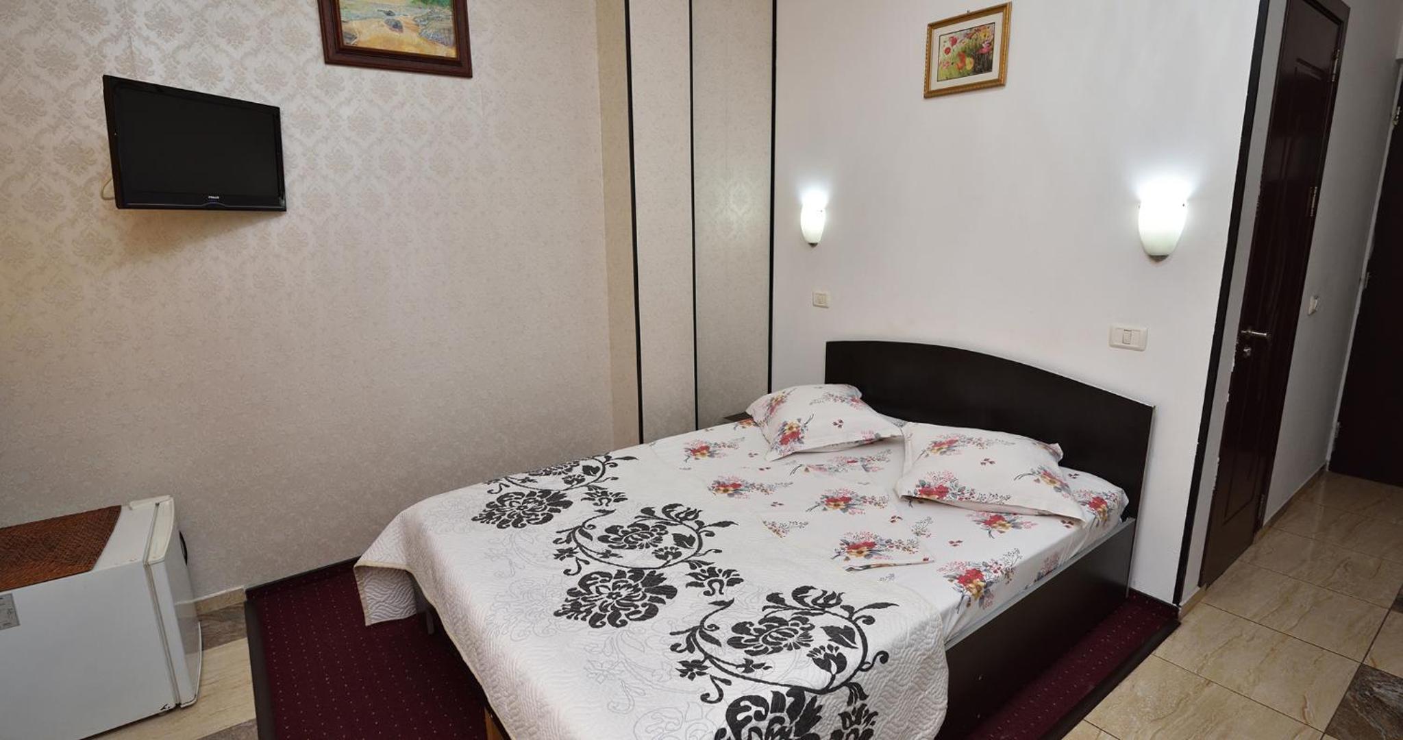 Standard Double/Twin Room - Photo 1