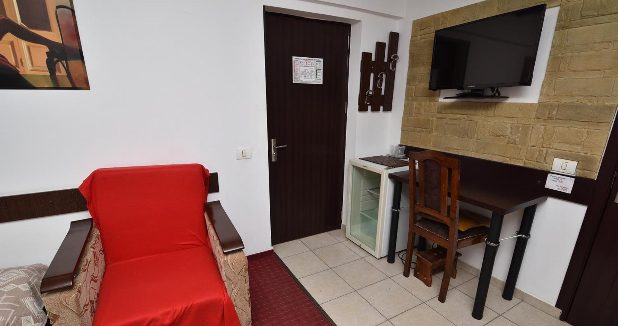 Standard Double/Twin Room - Photo 17