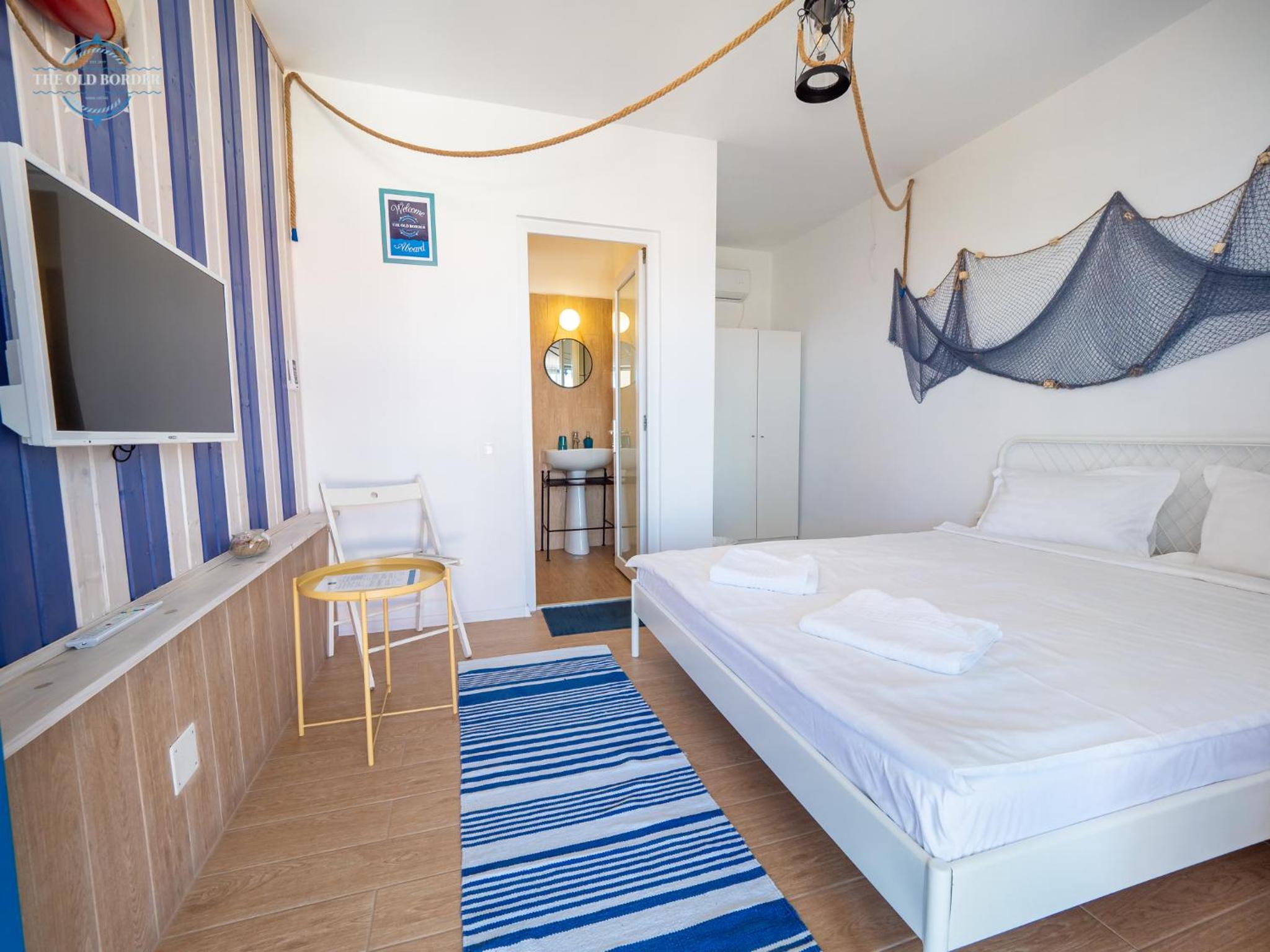 Double Room - Photo 6