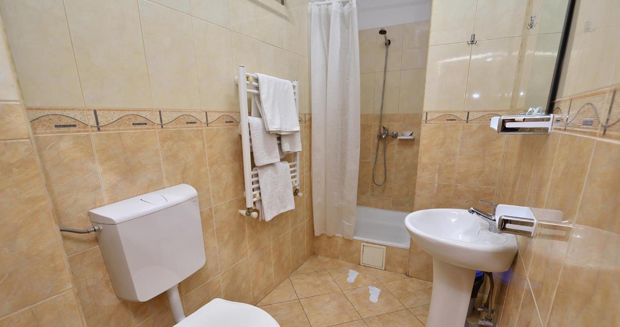 Standard Double/Twin Room - Photo 12