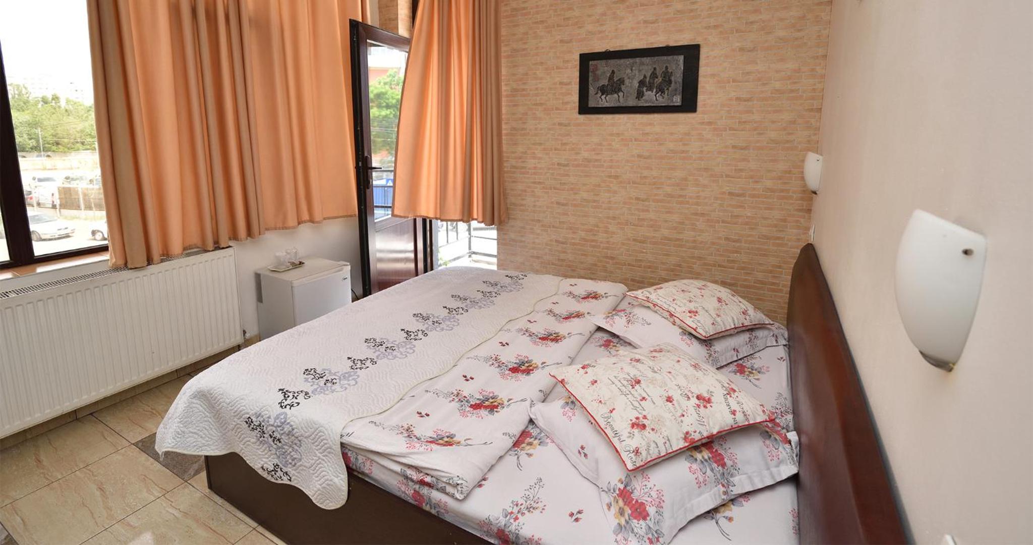 Standard Double/Twin Room - Photo 16