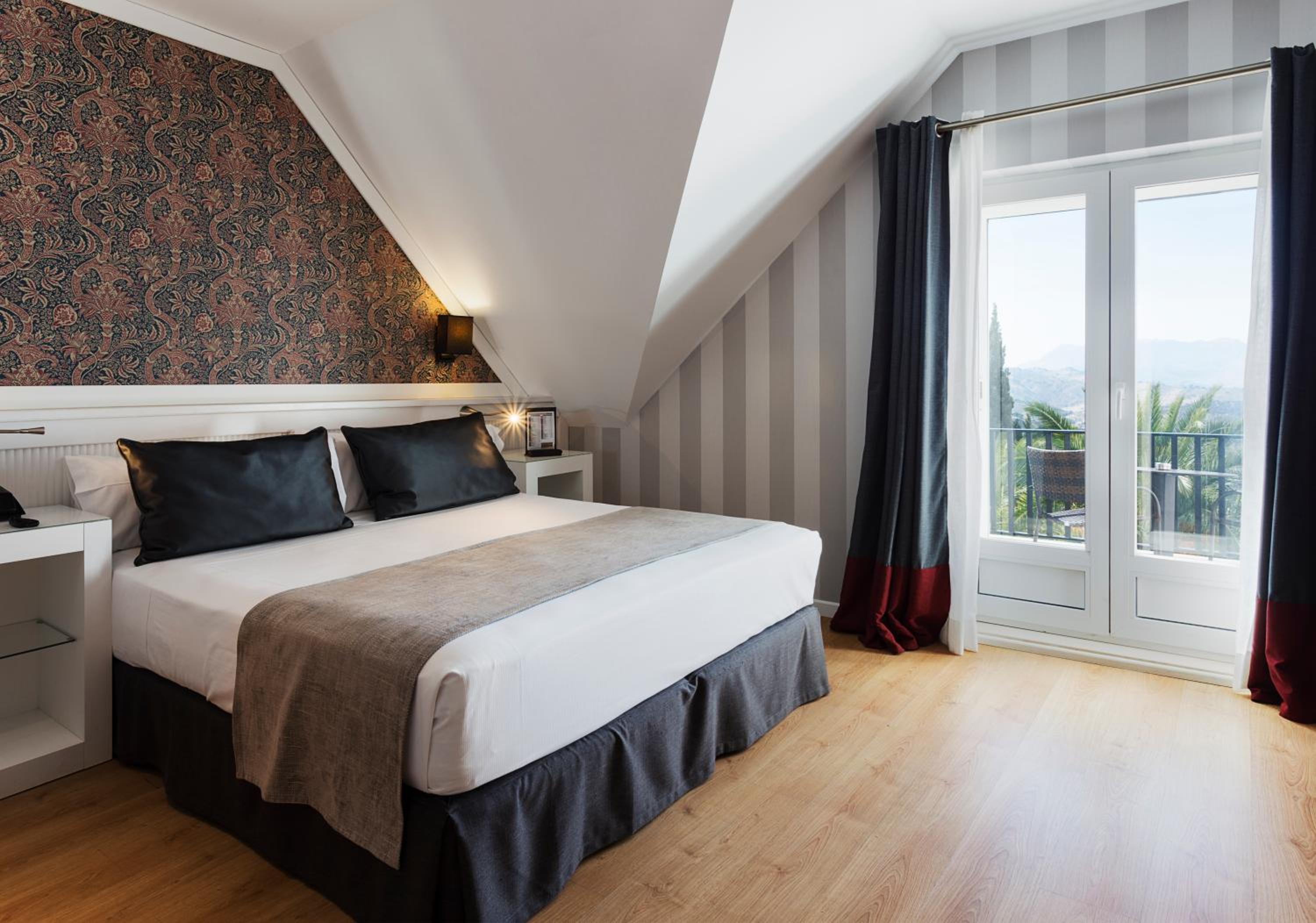 Double Room with Terrace and View - Photo 4