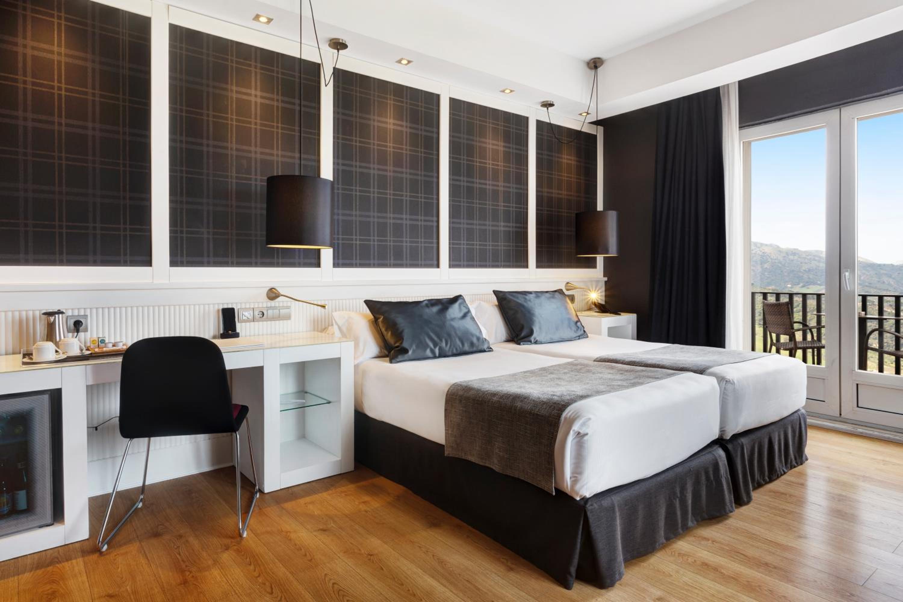 Double Room with Terrace and View - Photo 1