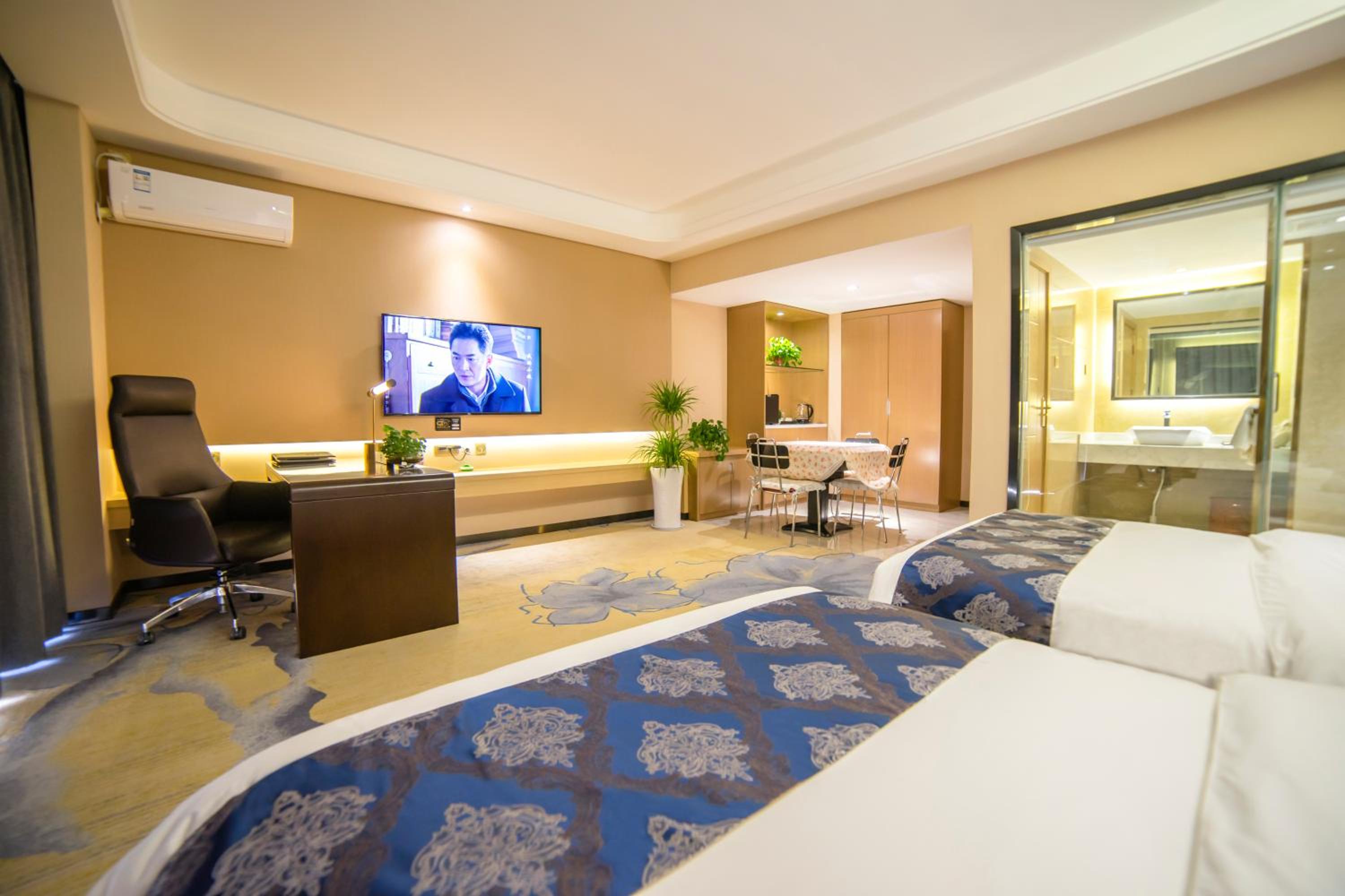 Deluxe Double or Twin Room photo 3