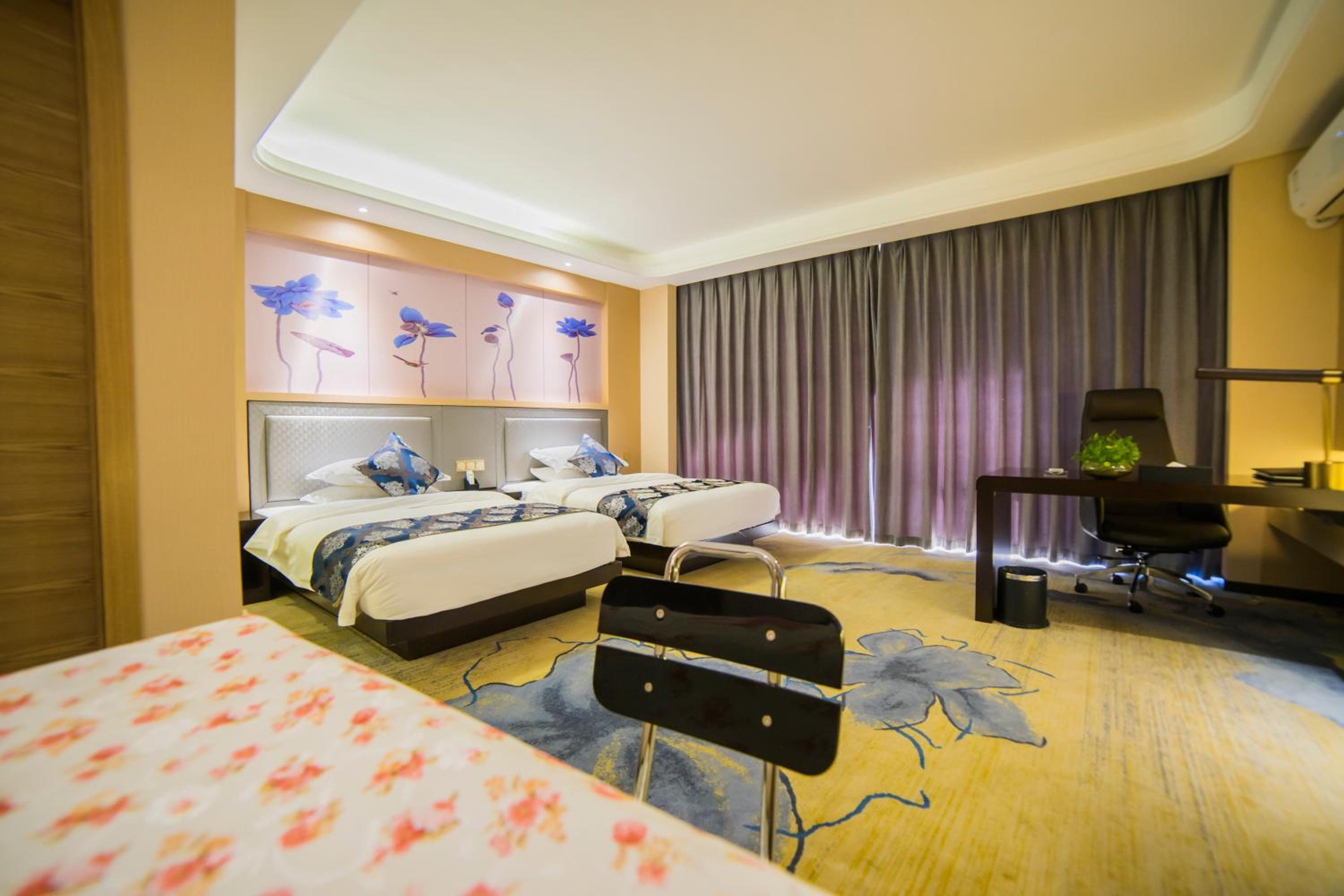 Deluxe Double or Twin Room photo 2