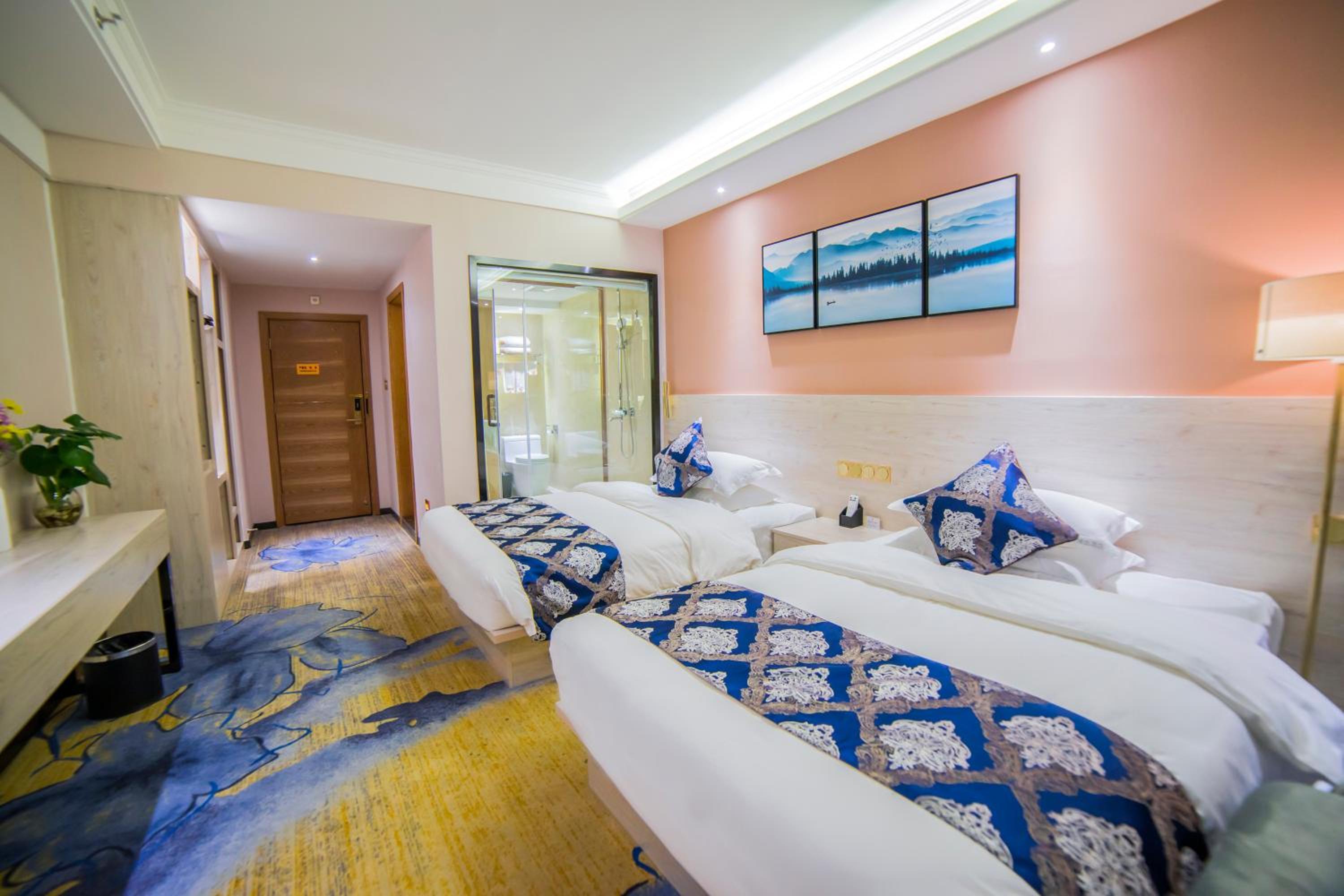Double or Twin Room with City View photo 3