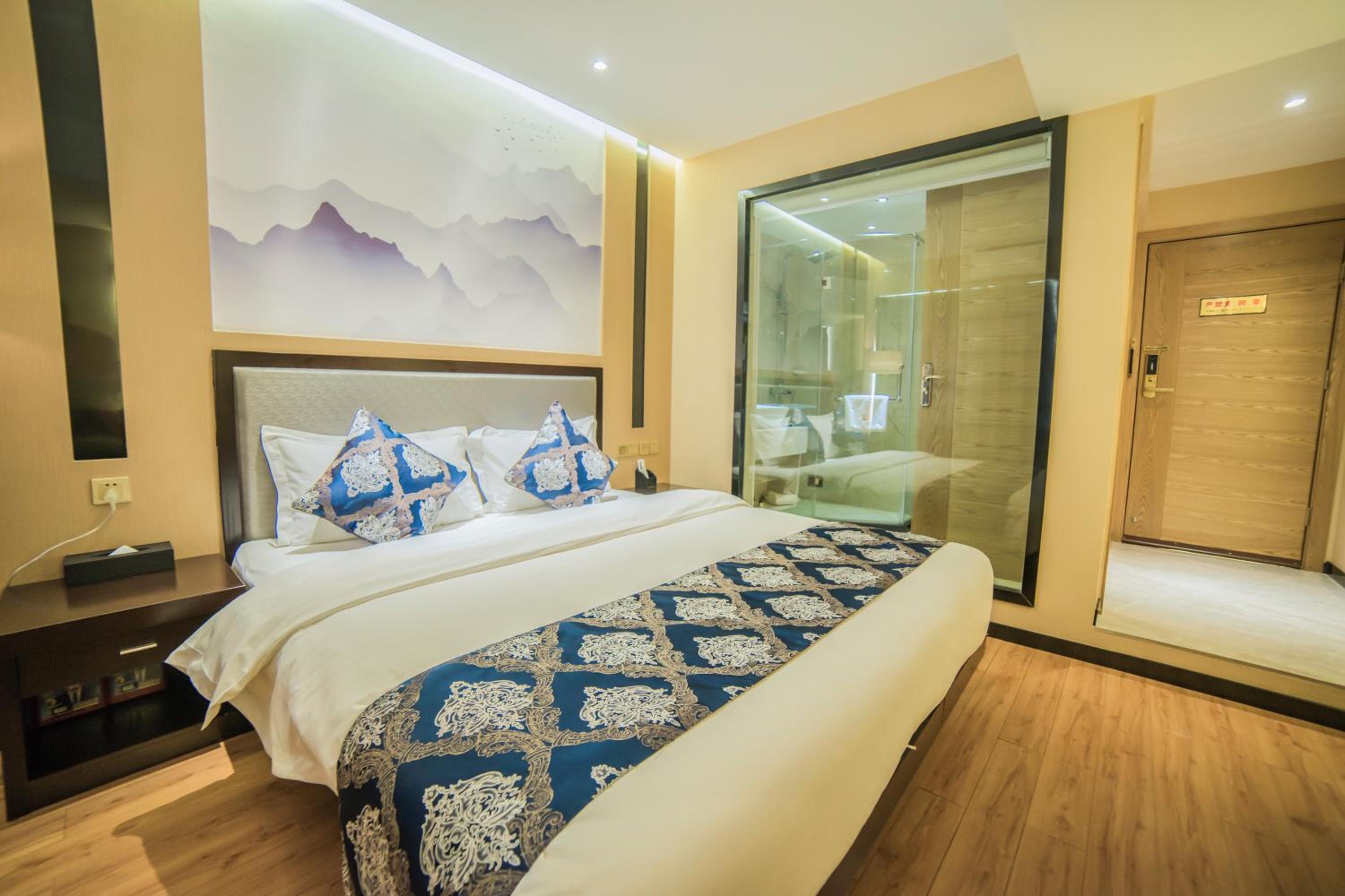 Standard Queen Room photo 1
