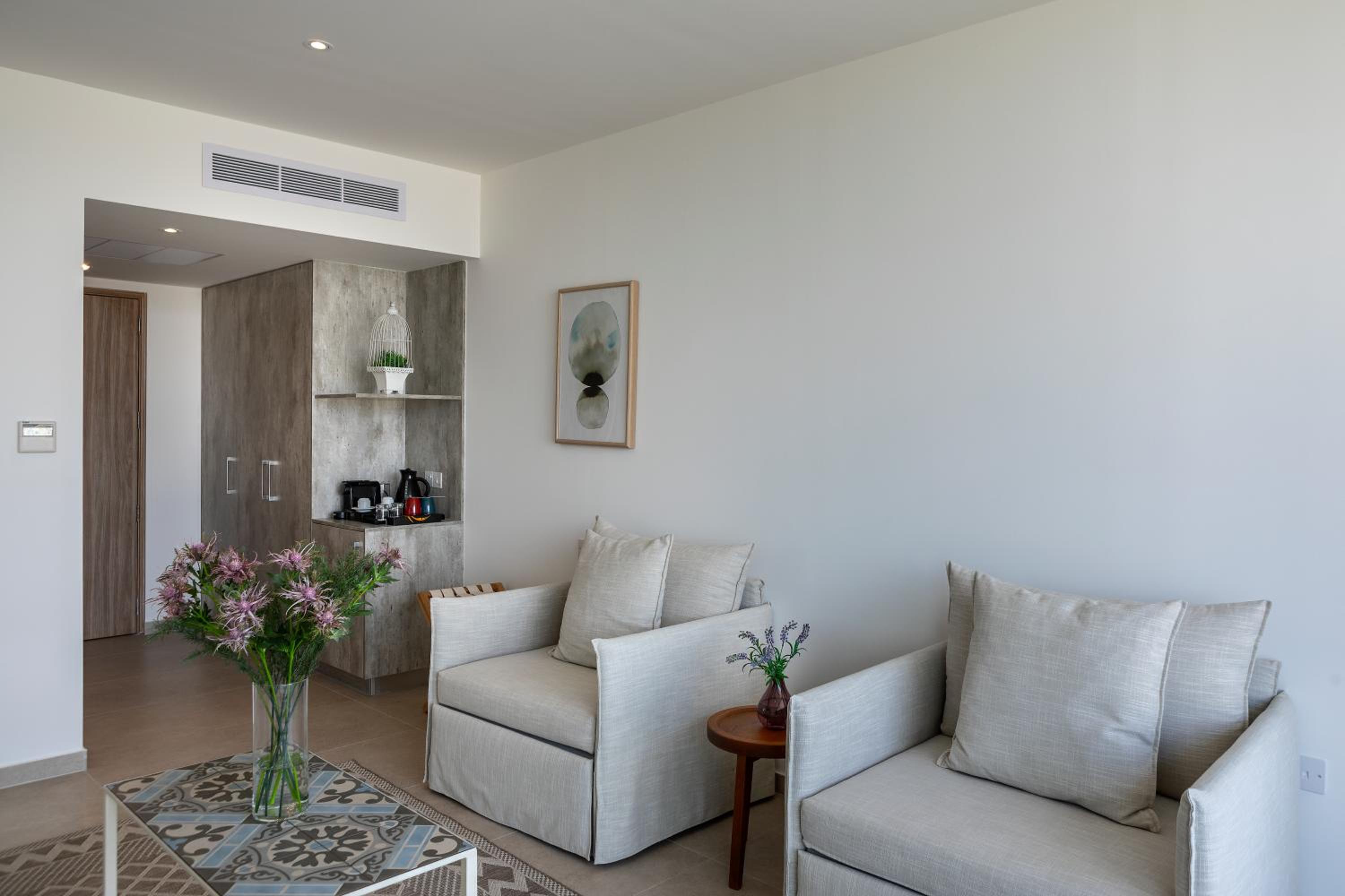 Deluxe Suite Inland View