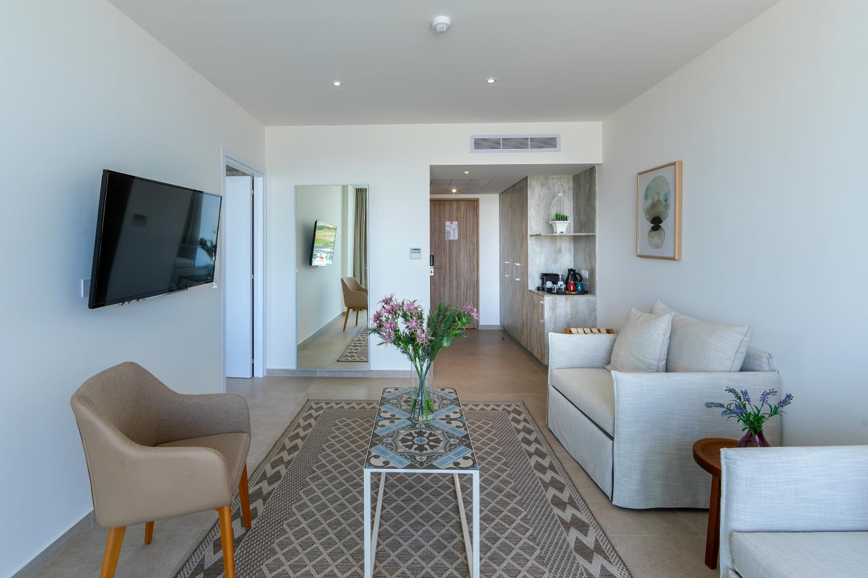 Deluxe Suite Inland View