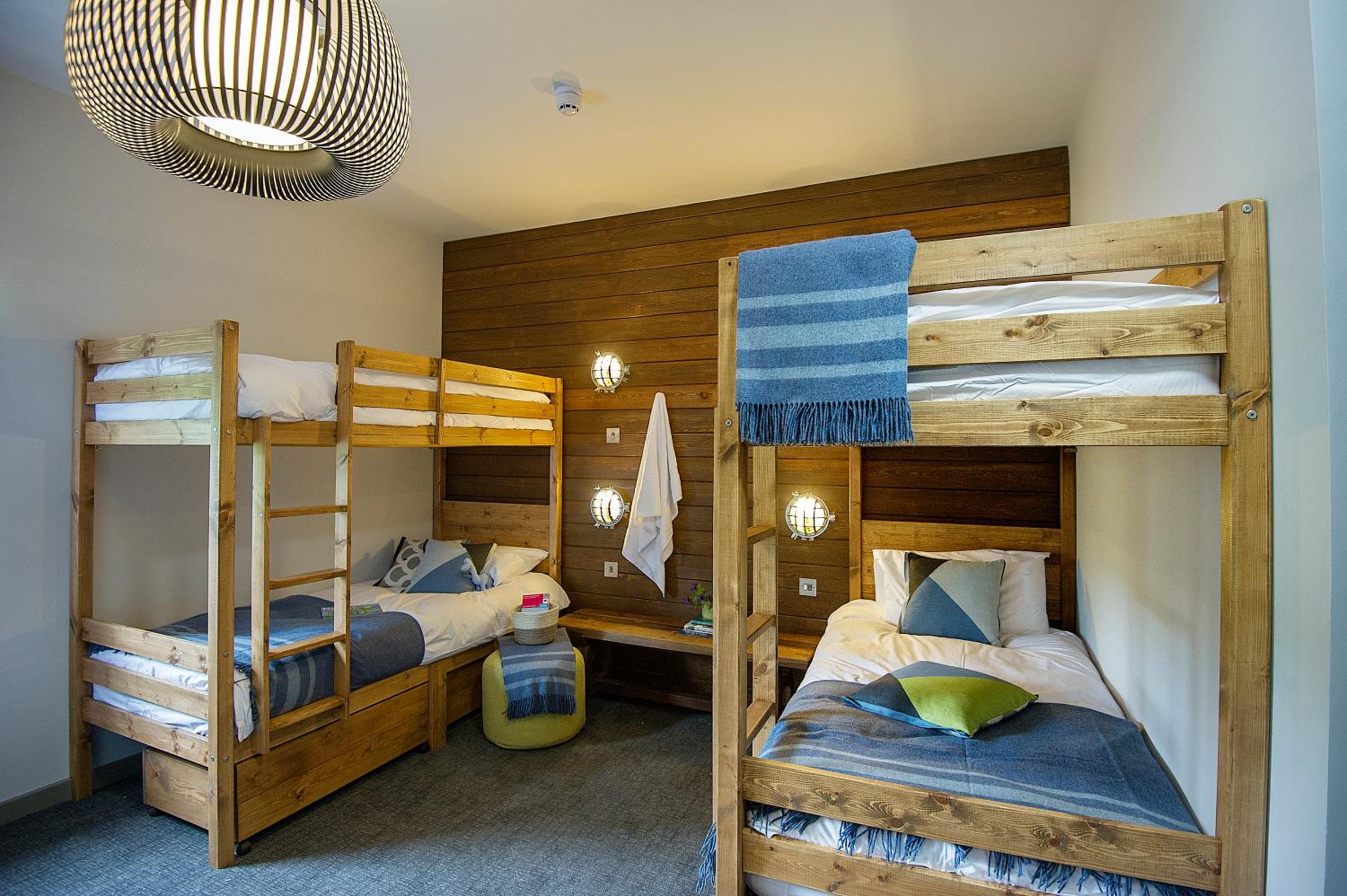 Quadruple Room with Bathroom - Photo 11