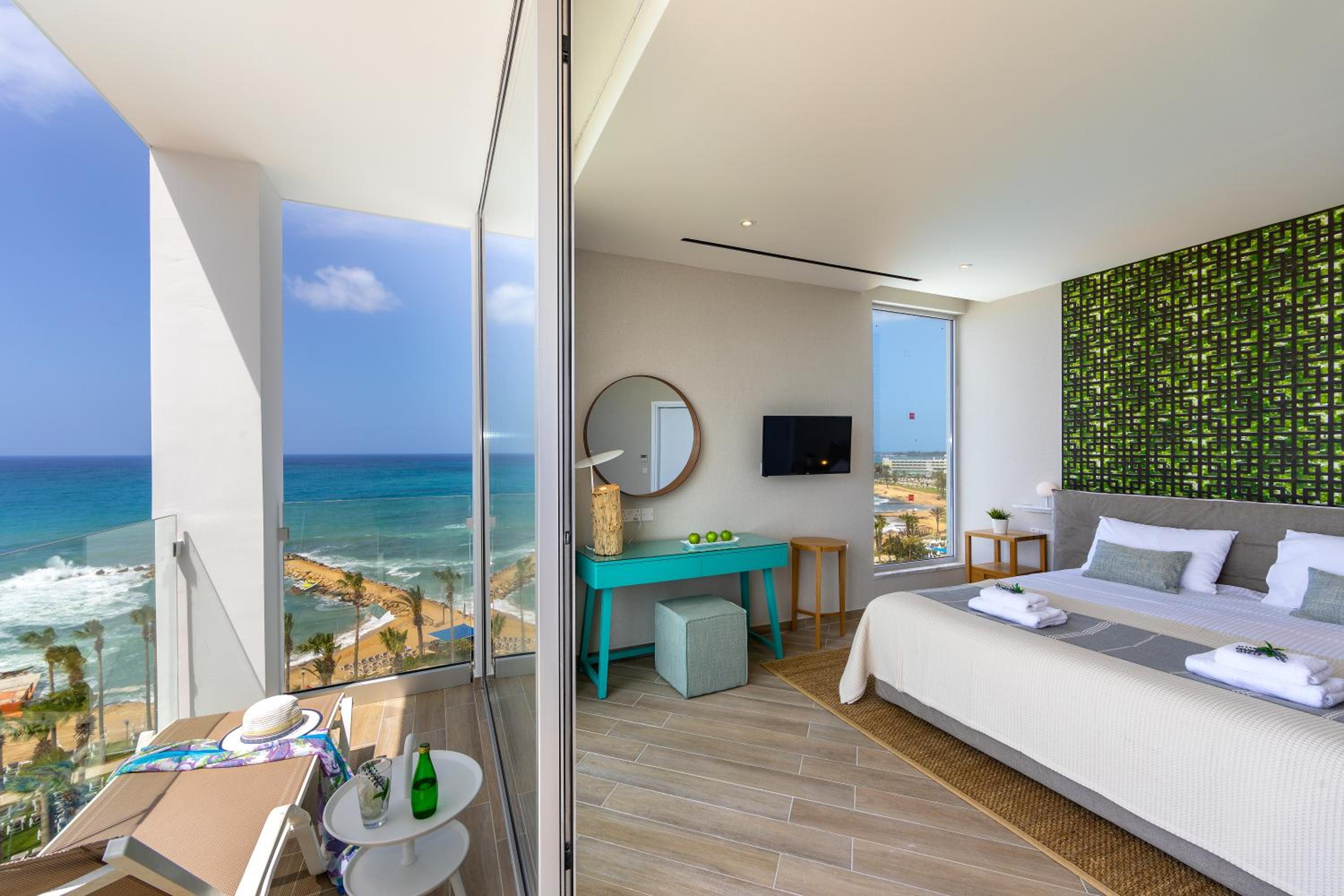 Deluxe Presidential Suite With Panoramic Sea View