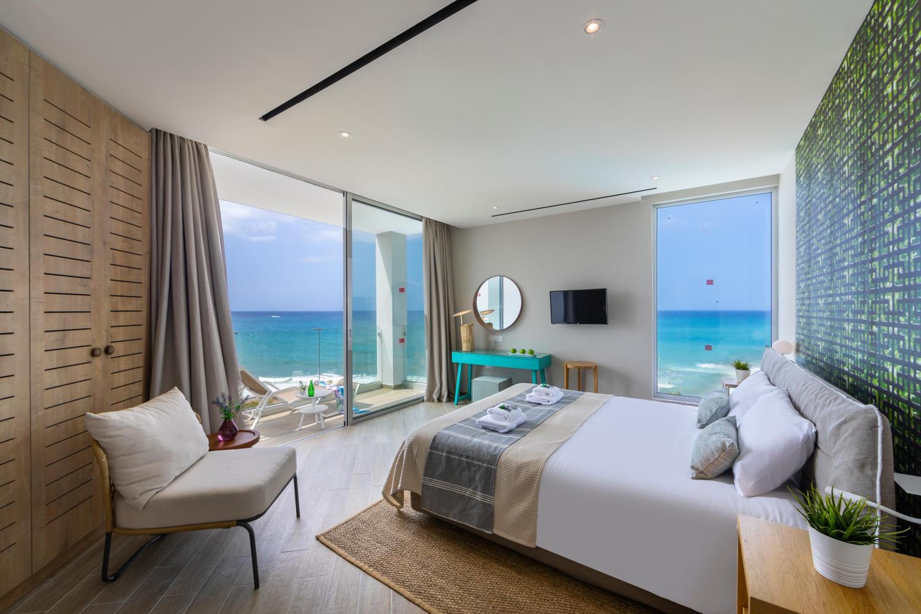 Deluxe Presidential Suite With Panoramic Sea View